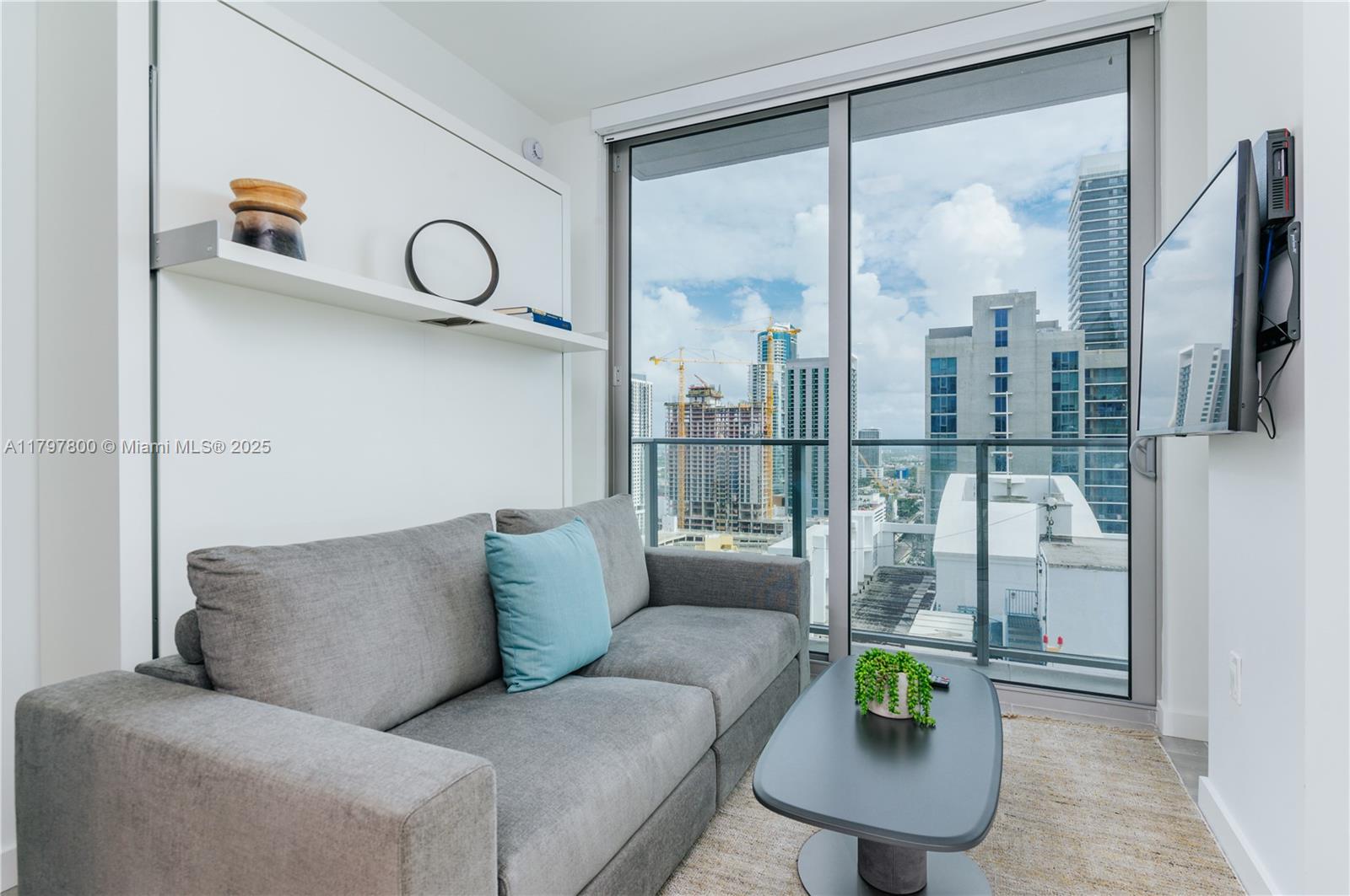 227 NE 2nd St 2908