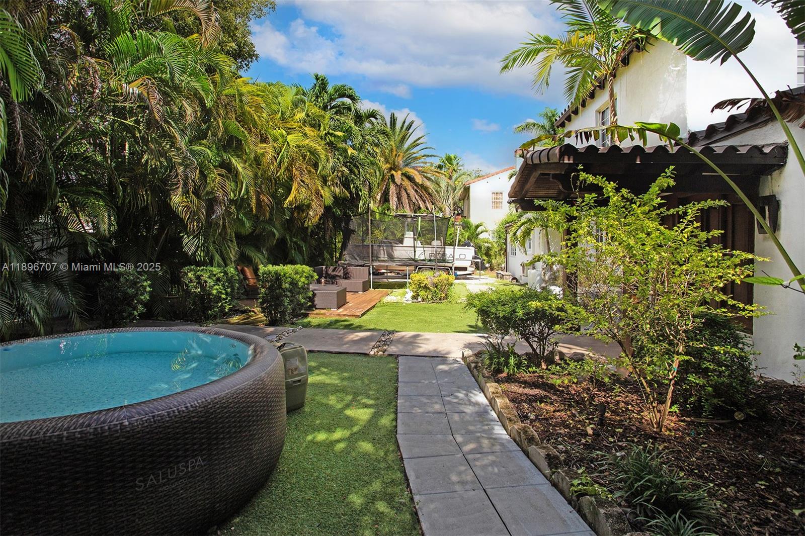 BRICKELL ESTATES - Residential