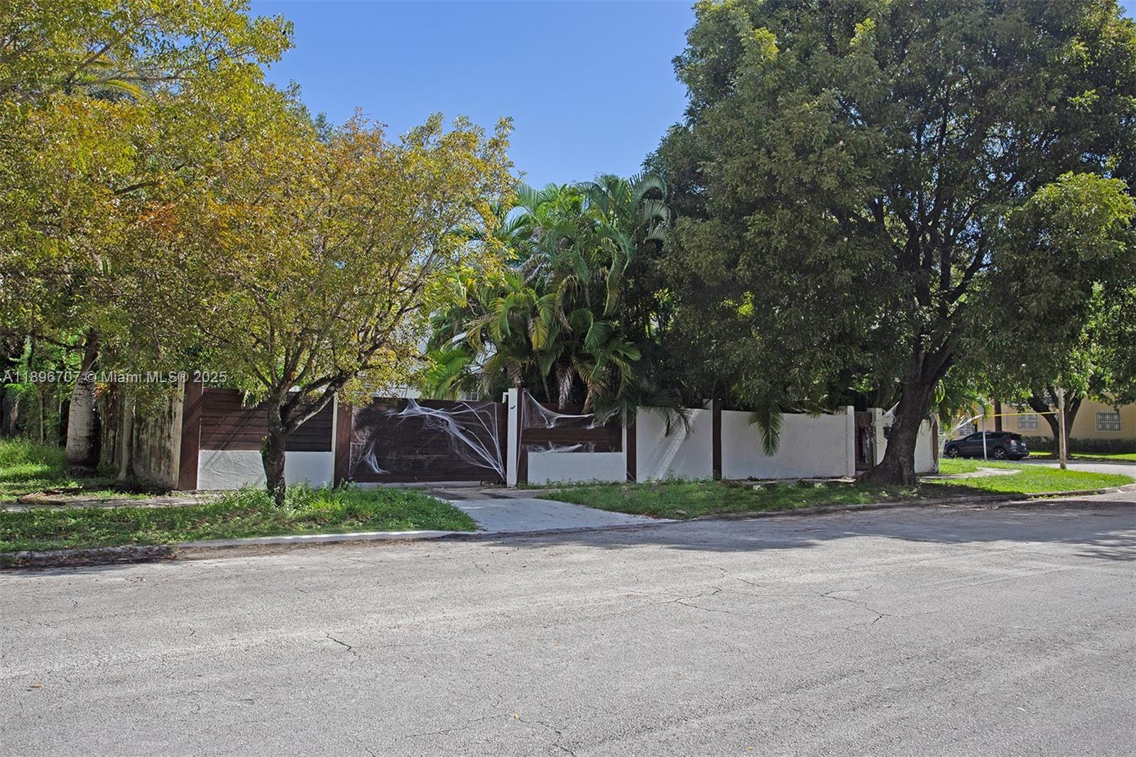 BRICKELL ESTATES - Residential