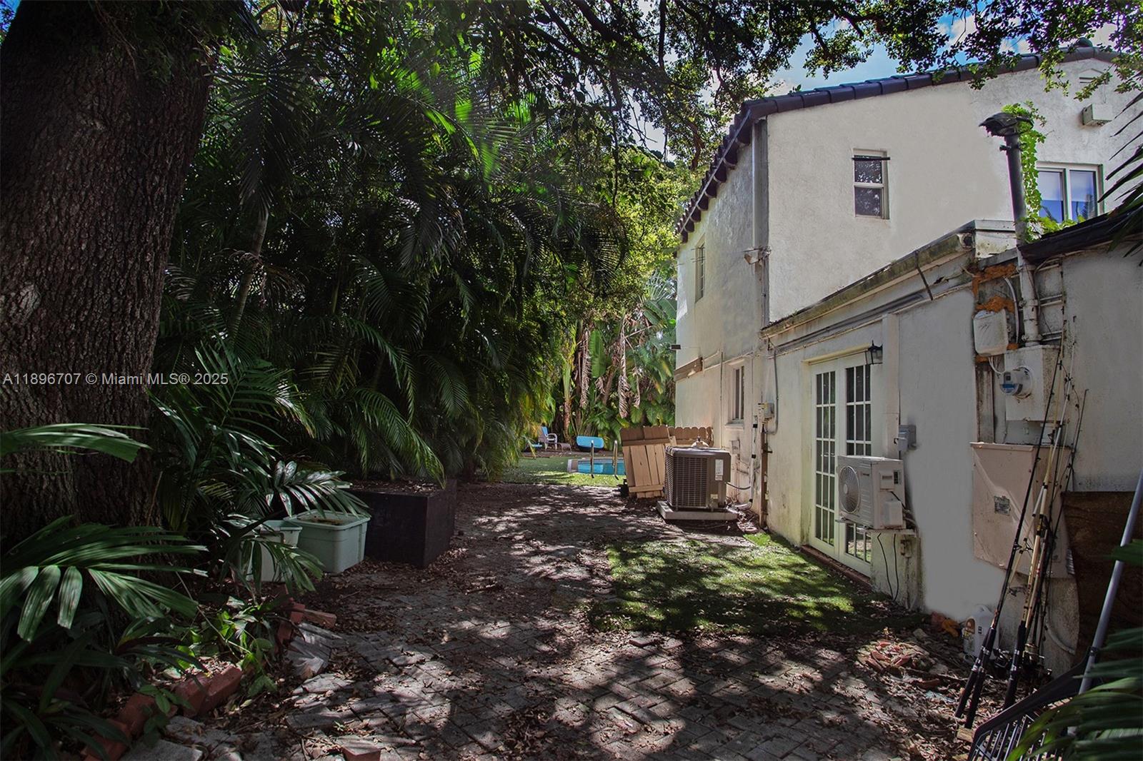 BRICKELL ESTATES - Residential