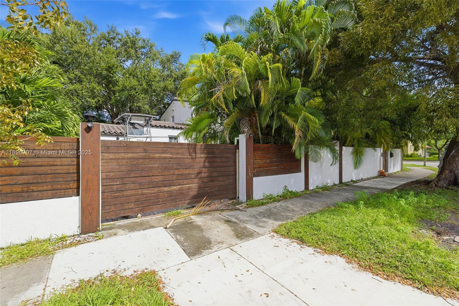 BRICKELL ESTATES - Residential