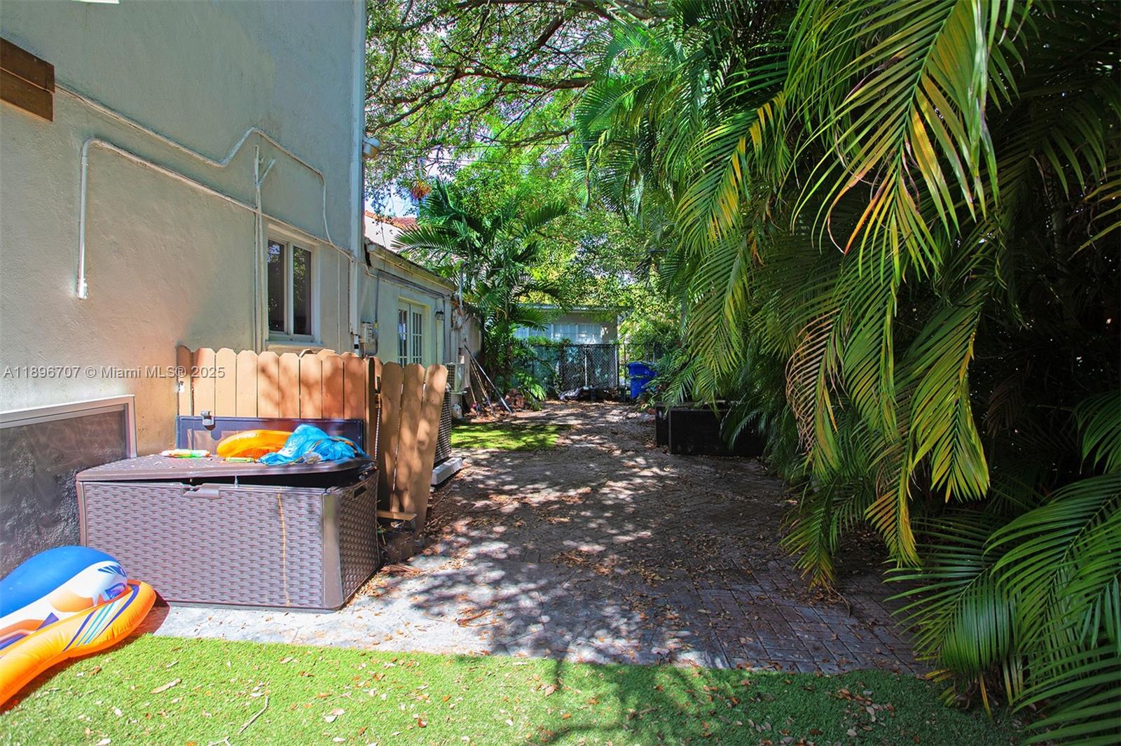 BRICKELL ESTATES - Residential