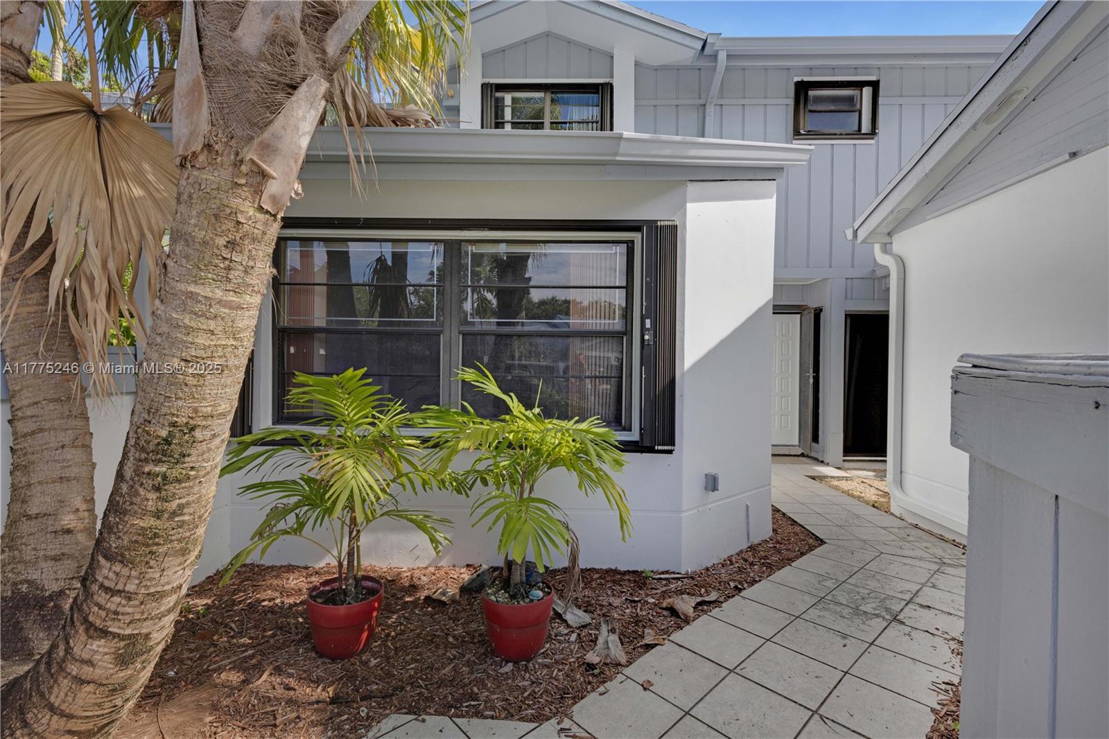 10107 NW 52nd Ter 10107