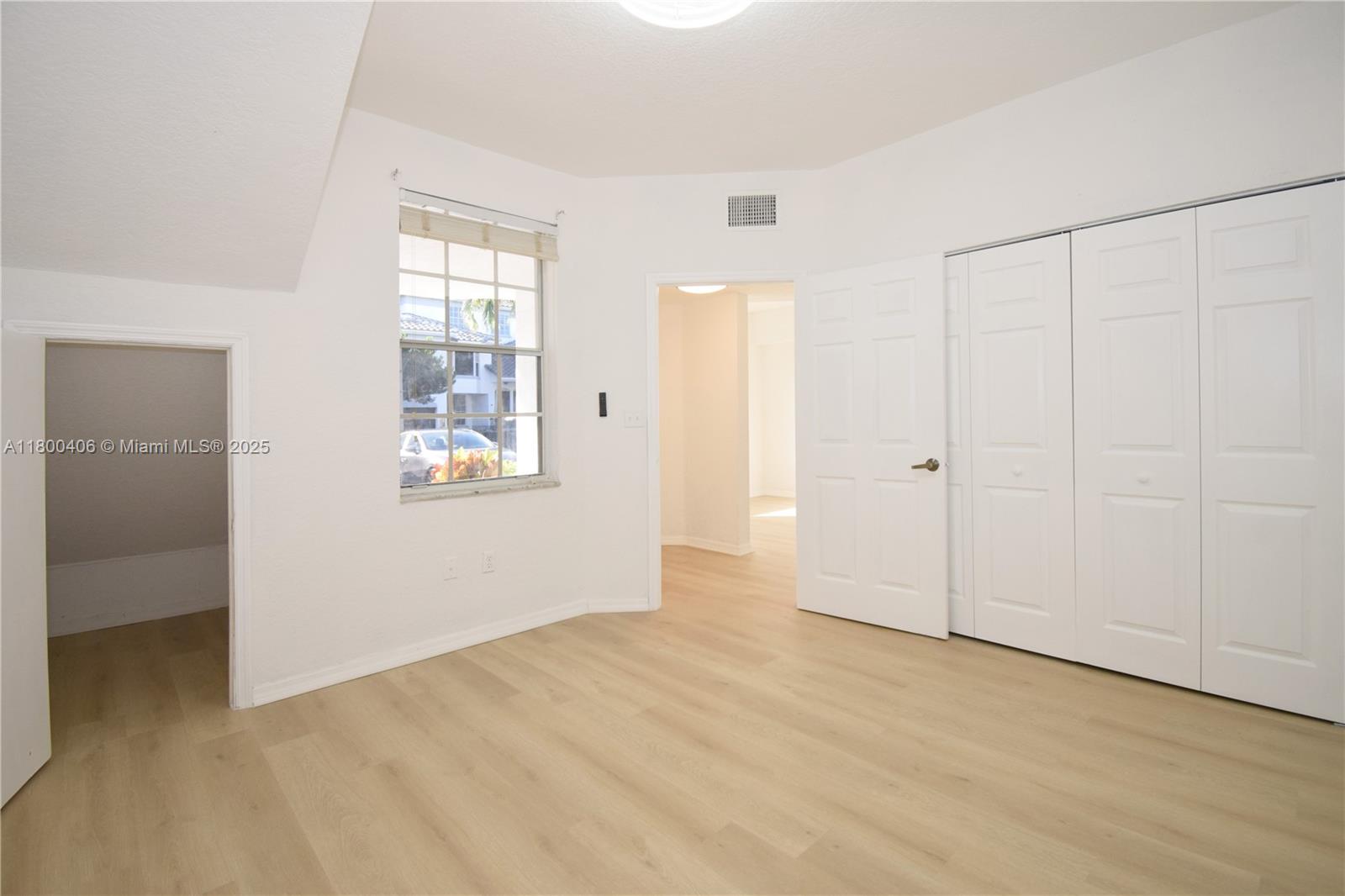 View photos, virtual tours, details... 775 SW 148th Ave 1605