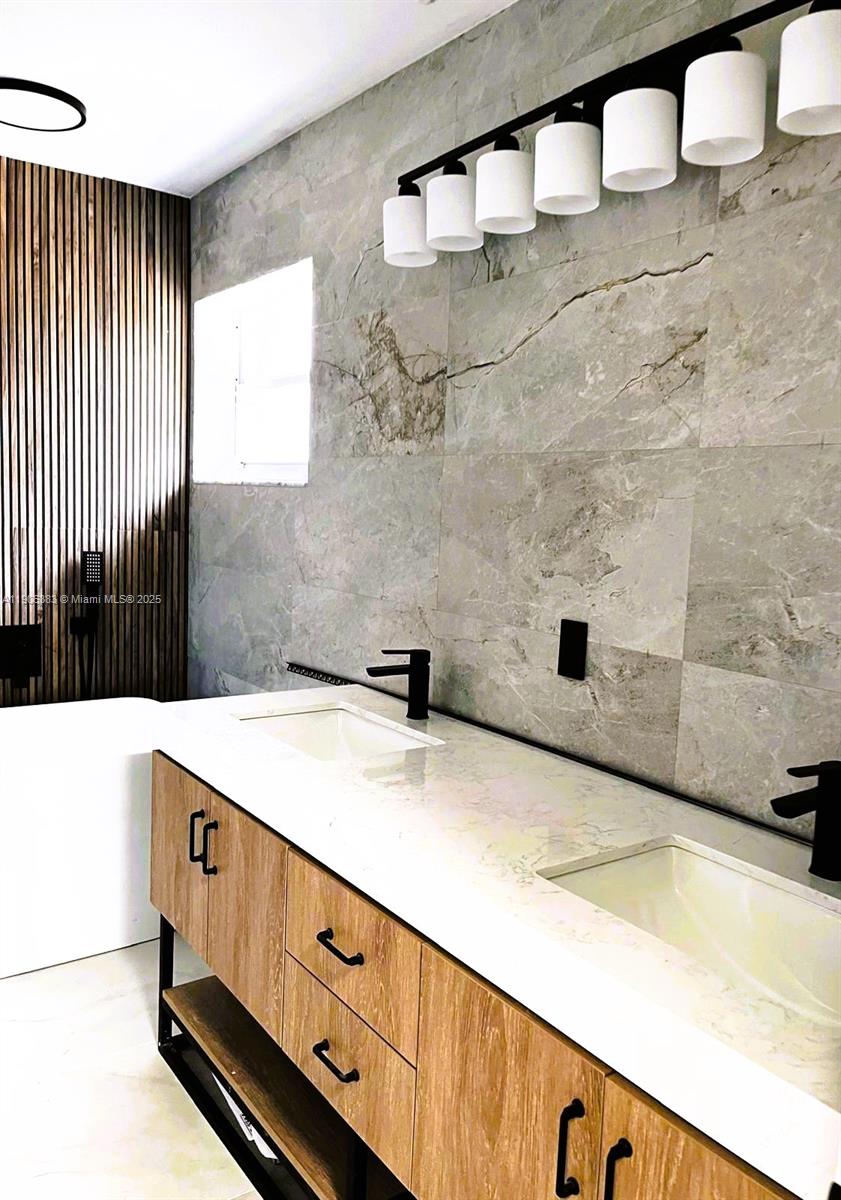 DORAL LANDINGS EAST - Residential Lease