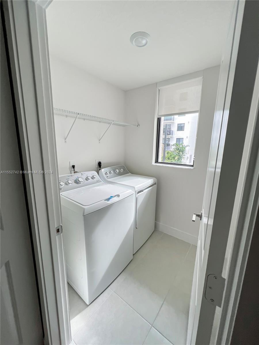 DOWNTOWN DORAL SOUTH PHAS - Residential