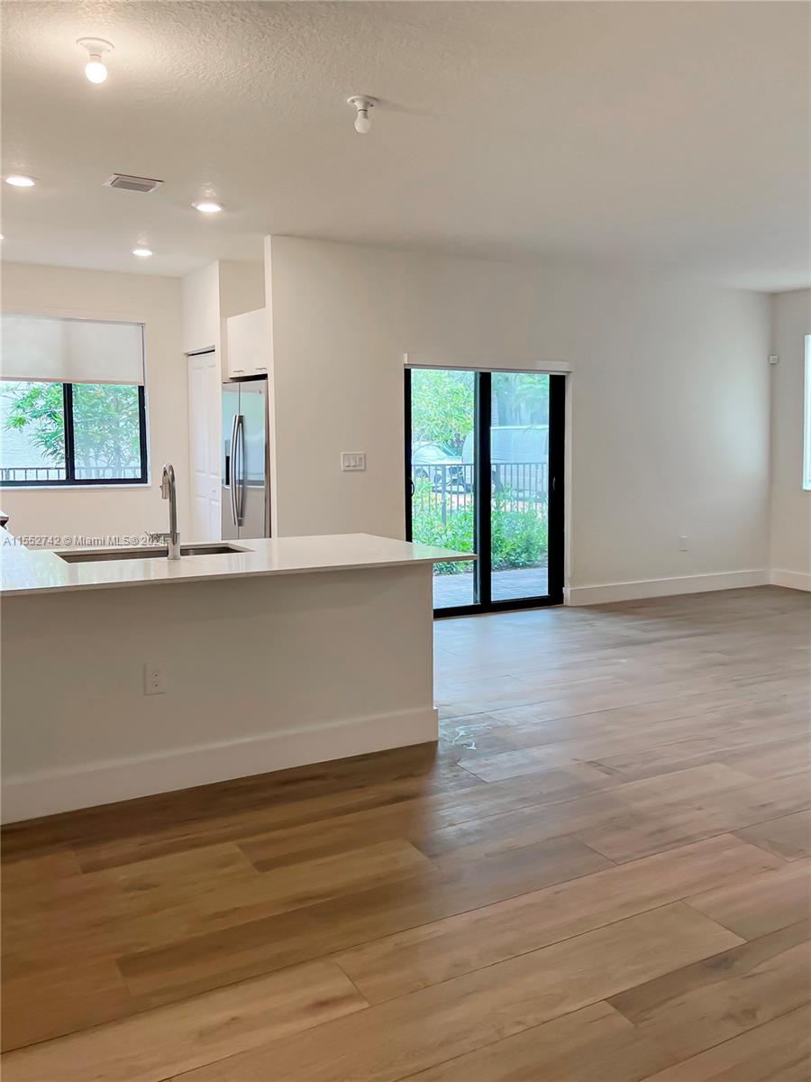 DOWNTOWN DORAL SOUTH PHAS - Residential