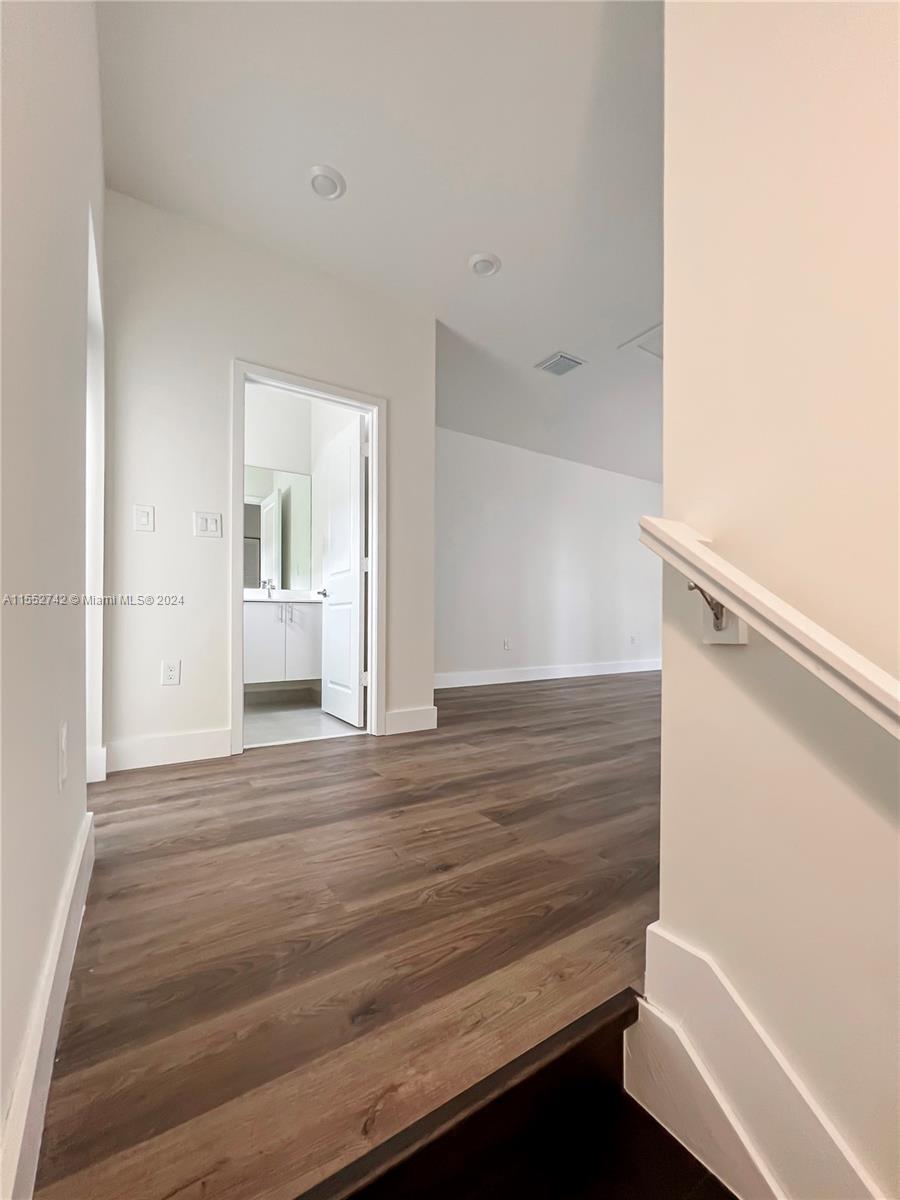 DOWNTOWN DORAL SOUTH PHAS - Residential