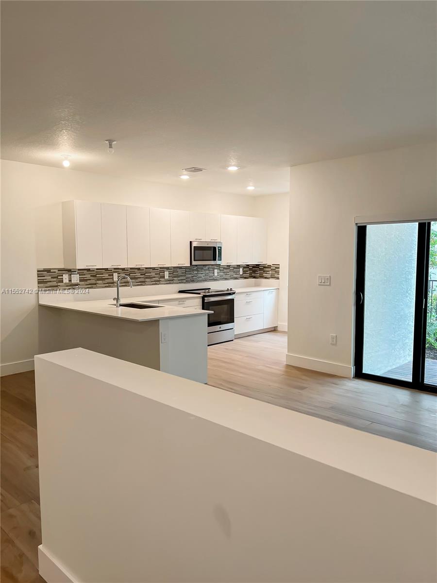 DOWNTOWN DORAL SOUTH PHAS - Residential