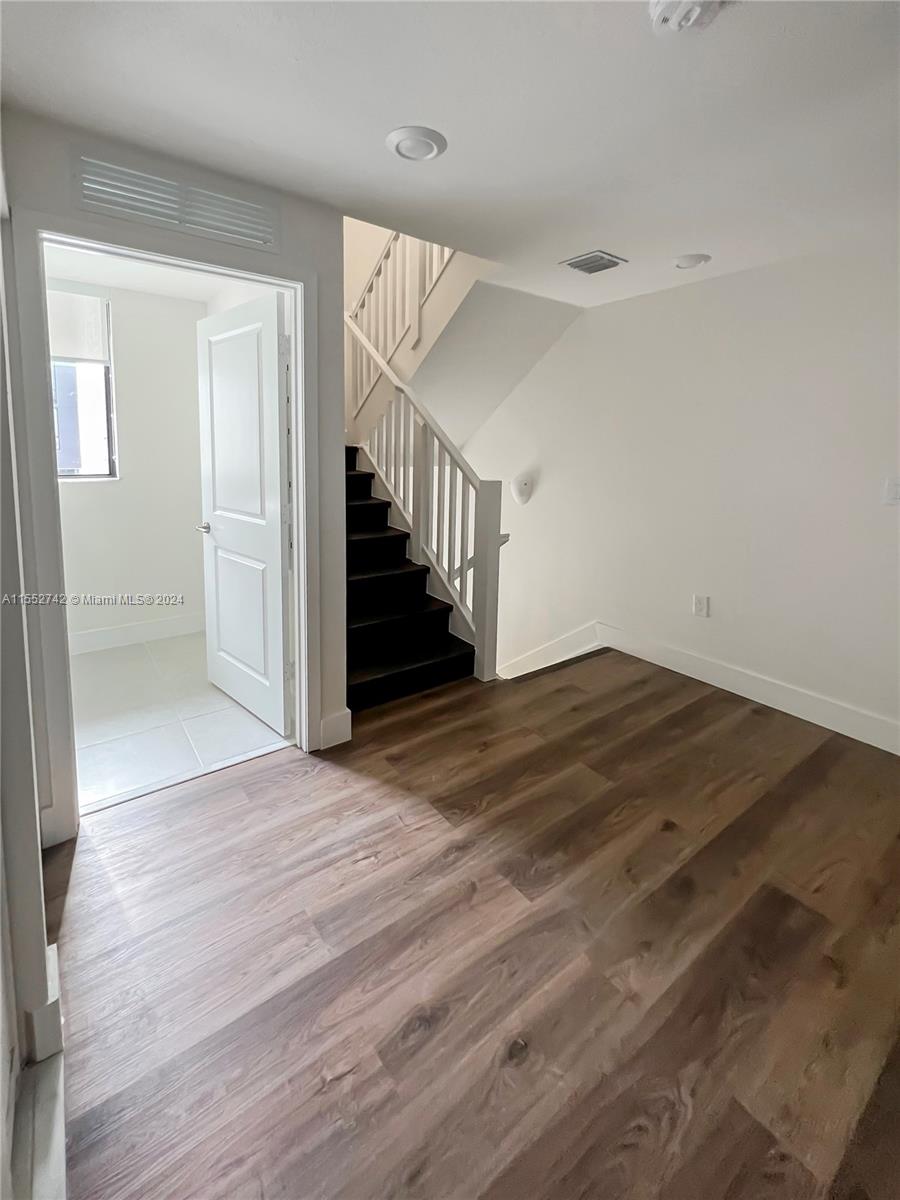DOWNTOWN DORAL SOUTH PHAS - Residential
