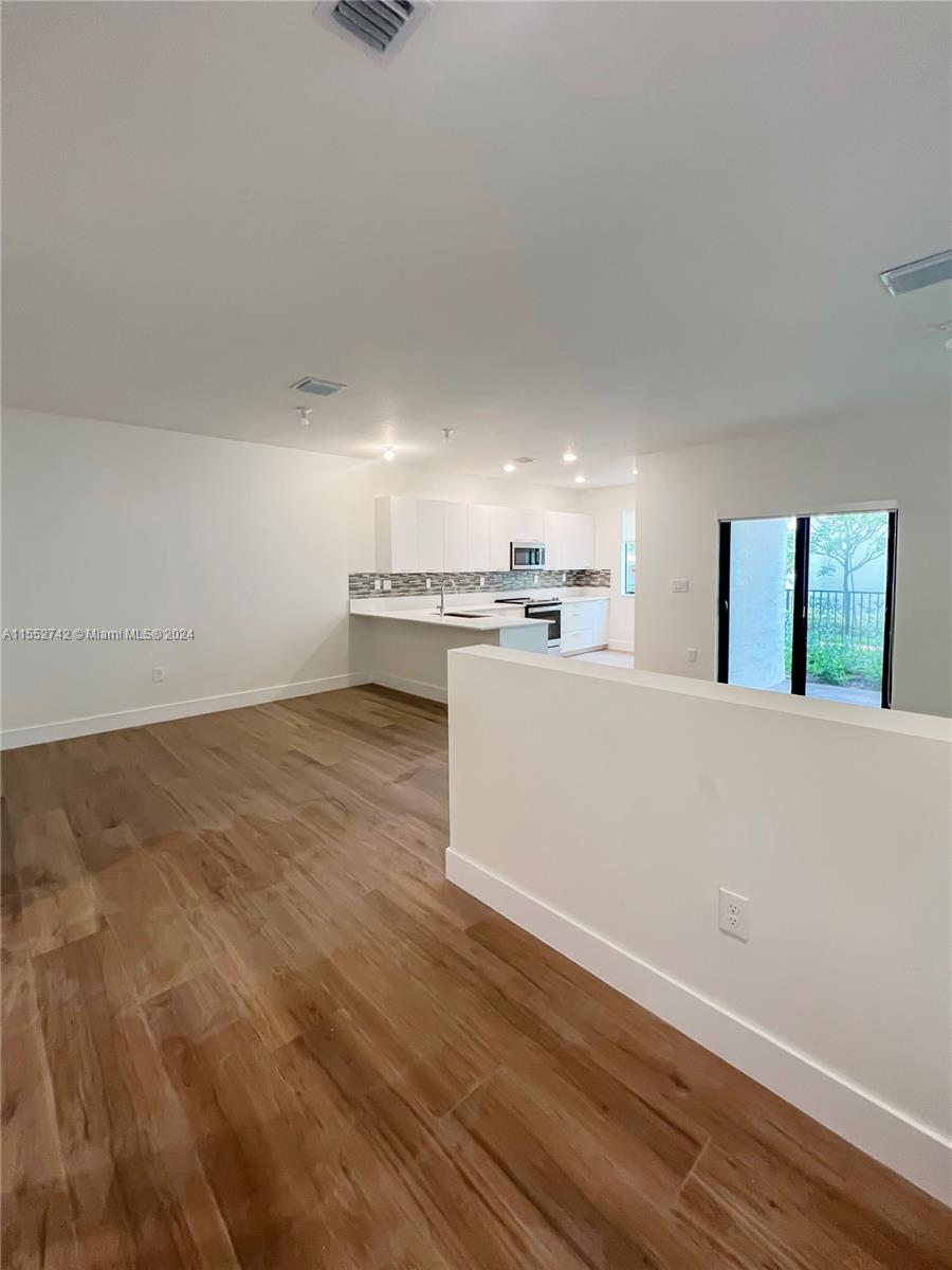 DOWNTOWN DORAL SOUTH PHAS - Residential