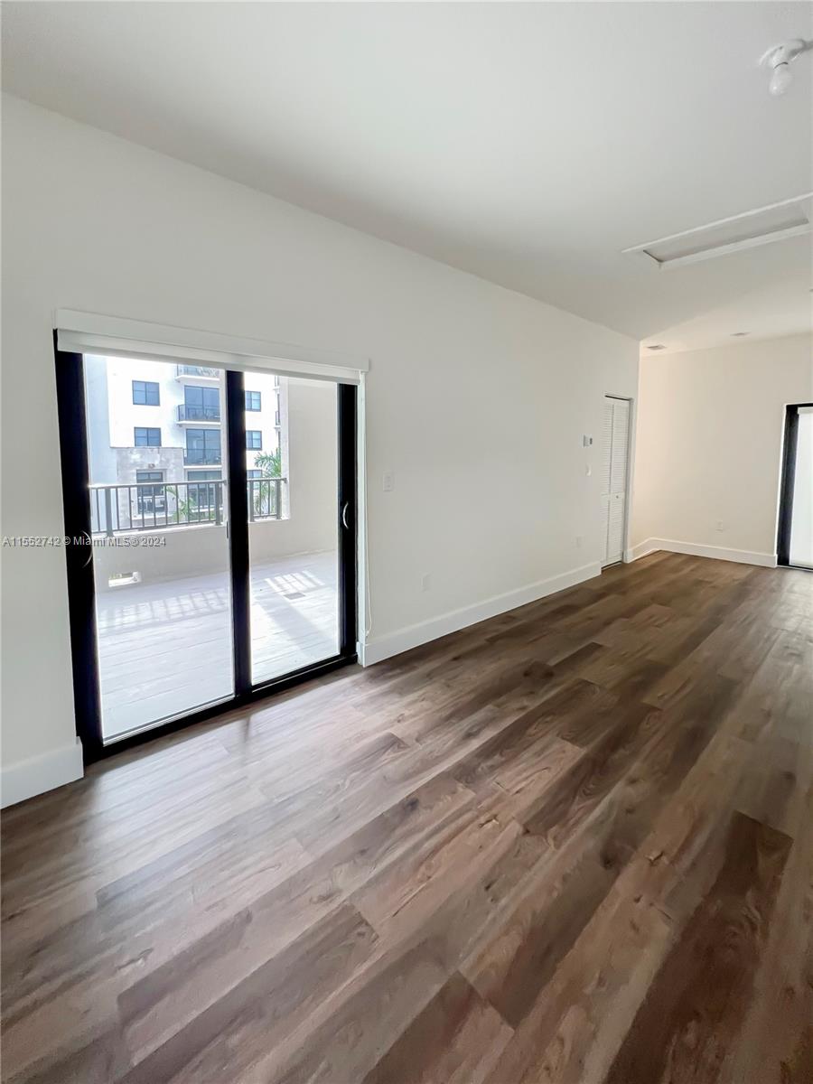 DOWNTOWN DORAL SOUTH PHAS - Residential