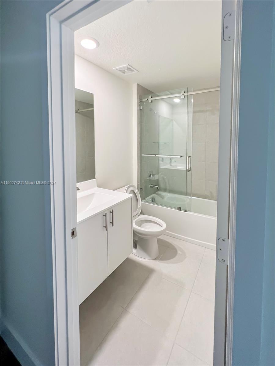 DOWNTOWN DORAL SOUTH PHAS - Residential