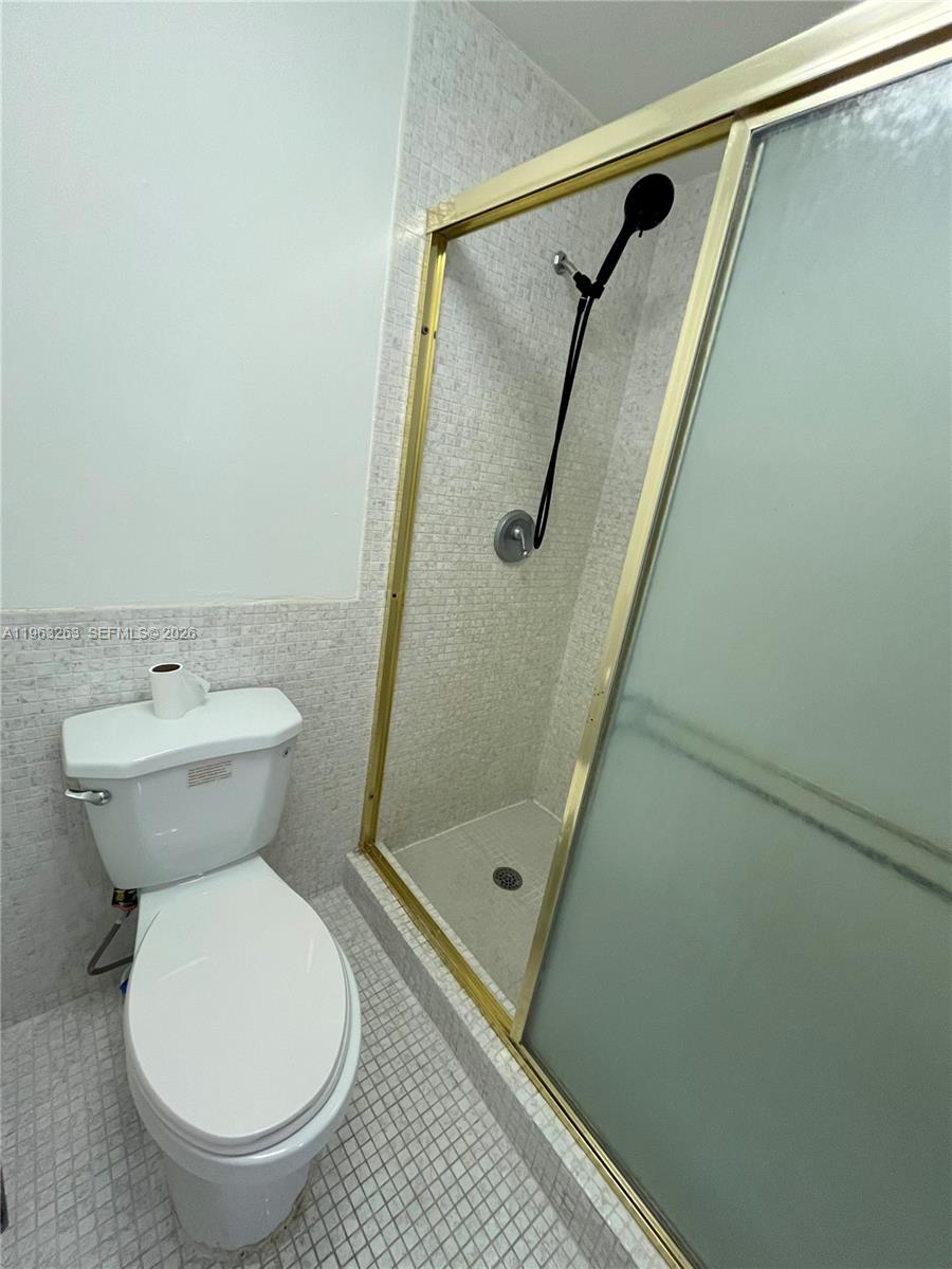 ALEXANDER TOWERS CONDO - Residential