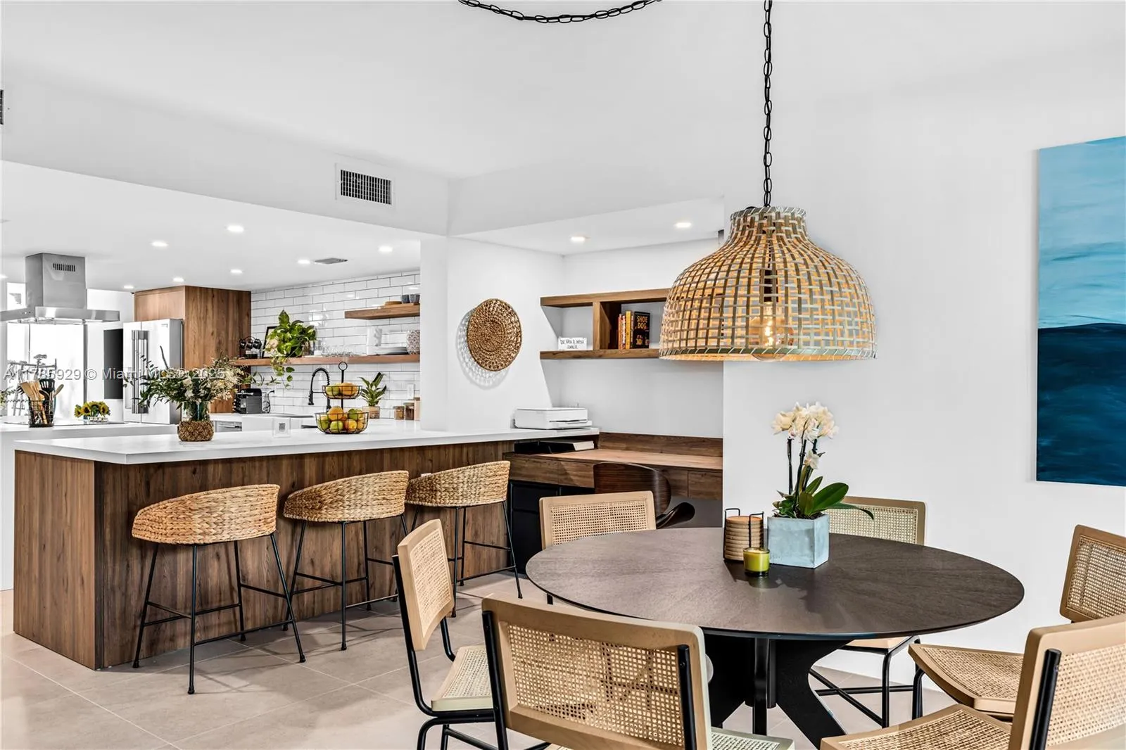 Key Biscayne, Florida 33149, United States, 2 Bedrooms Bedrooms, ,3 BathroomsBathrooms,Residential,Pending,111277