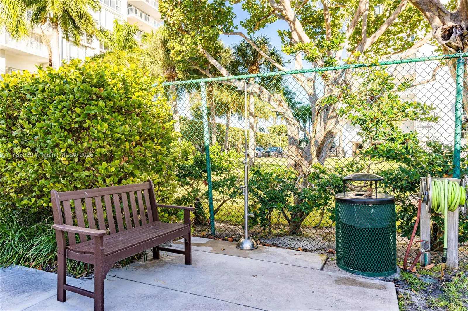 Key Biscayne, Florida 33149, United States, 2 Bedrooms Bedrooms, ,3 BathroomsBathrooms,Residential,Pending,111277