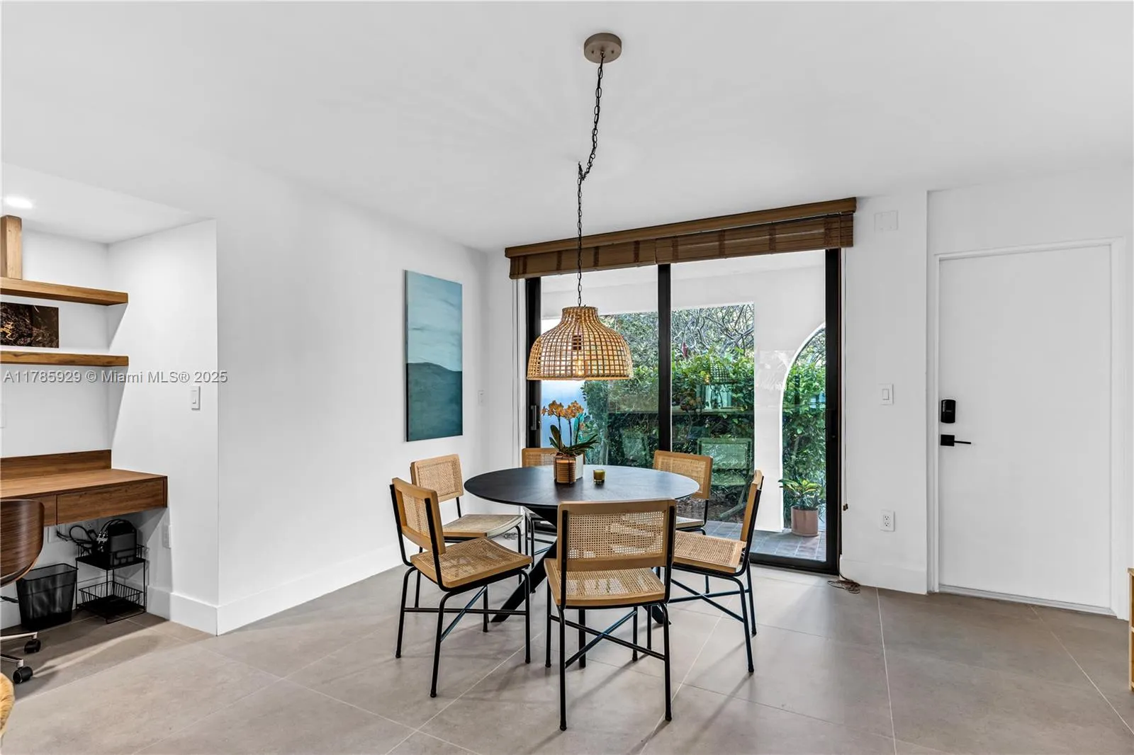 Key Biscayne, Florida 33149, United States, 2 Bedrooms Bedrooms, ,3 BathroomsBathrooms,Residential,Pending,111277