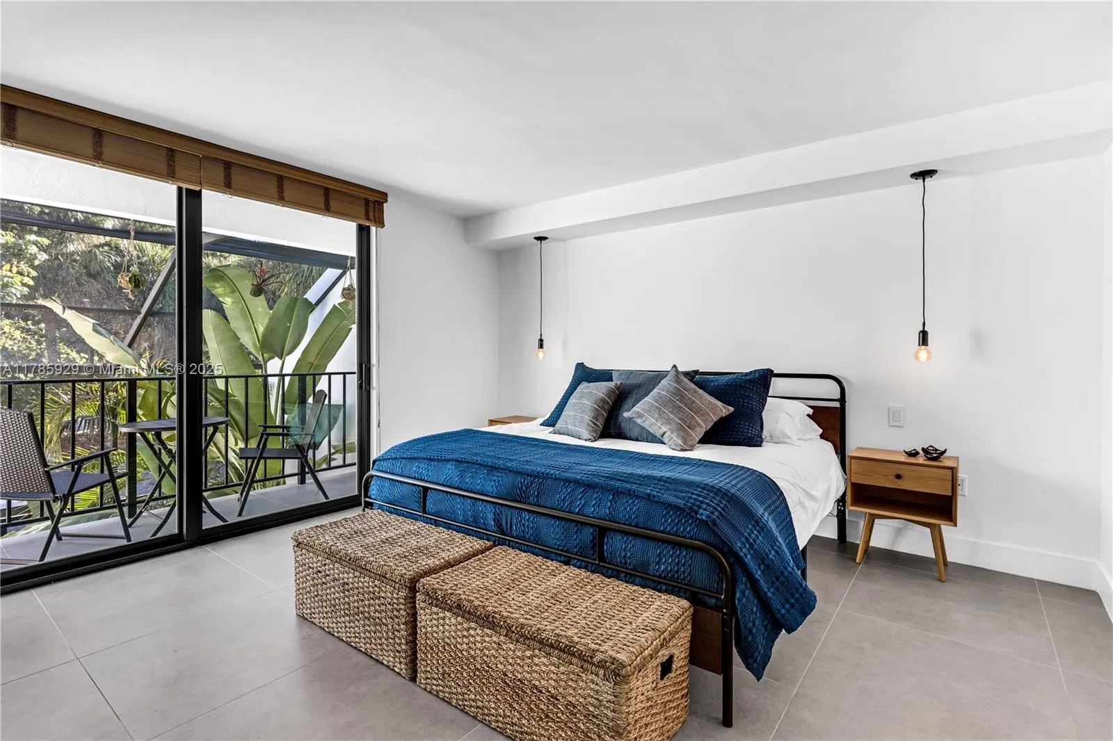 Key Biscayne, Florida 33149, United States, 2 Bedrooms Bedrooms, ,3 BathroomsBathrooms,Residential,Pending,111277