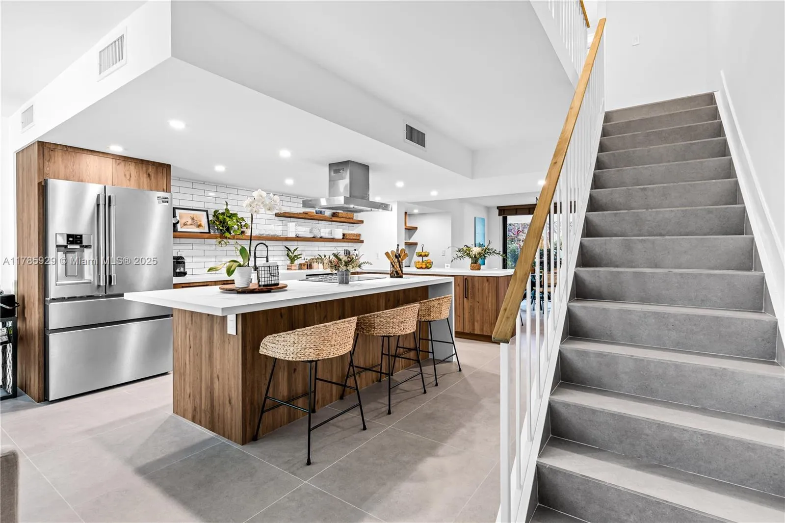 Key Biscayne, Florida 33149, United States, 2 Bedrooms Bedrooms, ,3 BathroomsBathrooms,Residential,Pending,111277