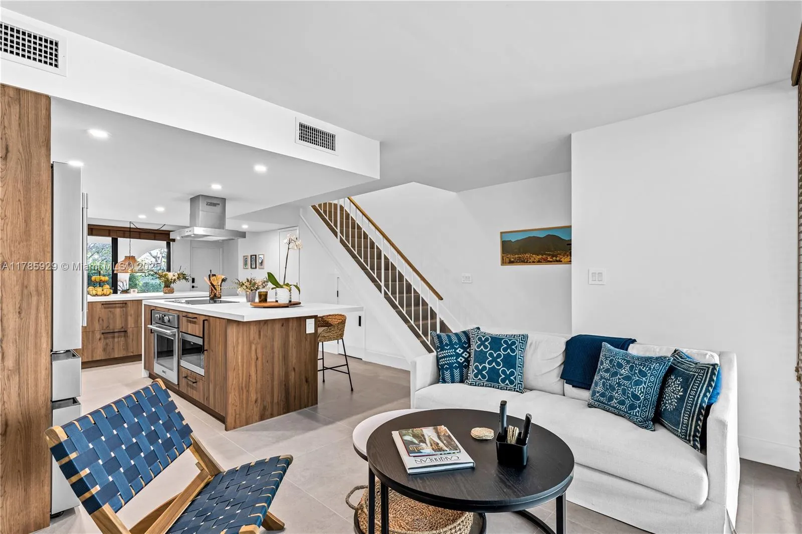 Key Biscayne, Florida 33149, United States, 2 Bedrooms Bedrooms, ,3 BathroomsBathrooms,Residential,Pending,111277