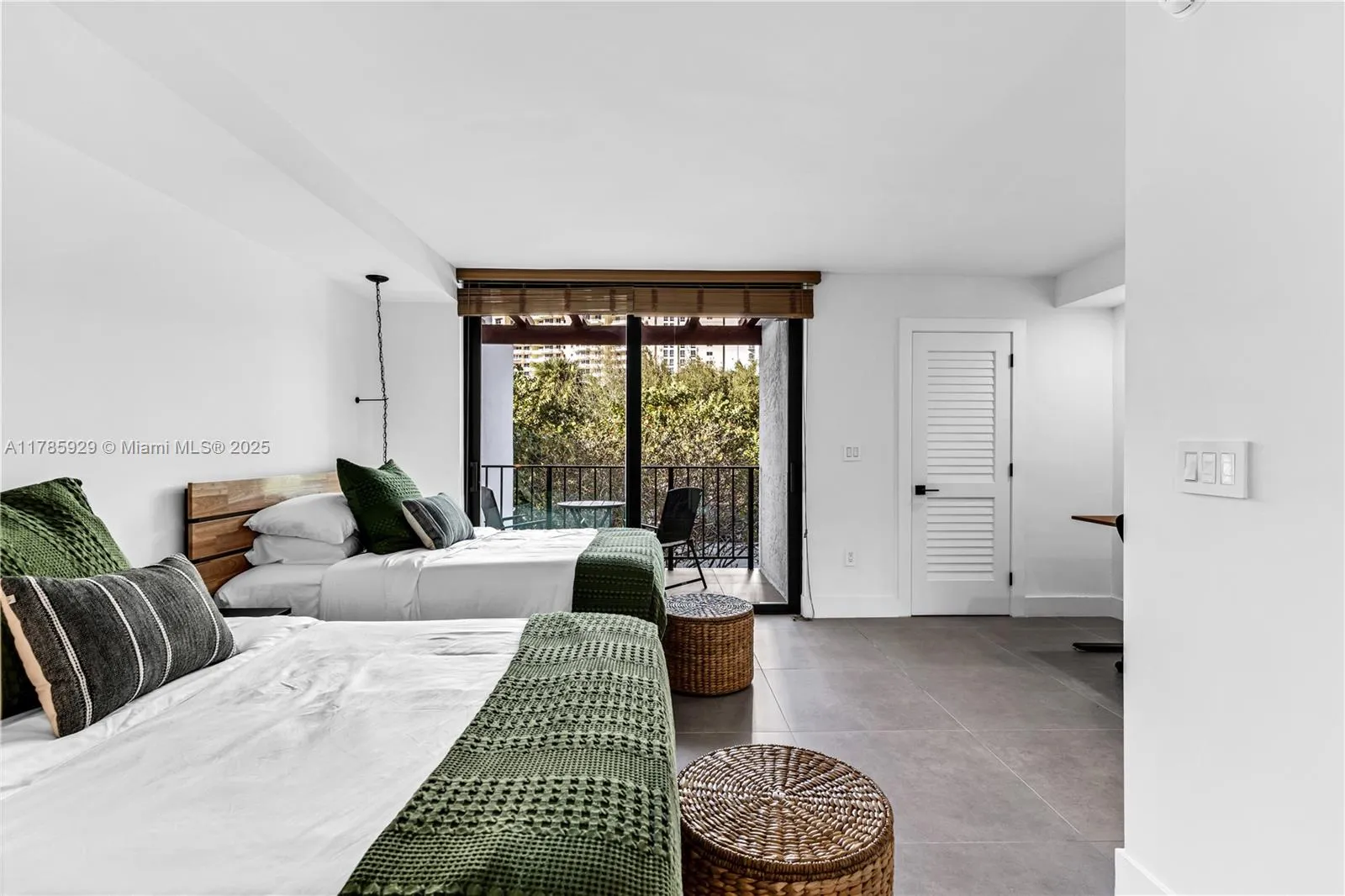 Key Biscayne, Florida 33149, United States, 2 Bedrooms Bedrooms, ,3 BathroomsBathrooms,Residential,Pending,111277