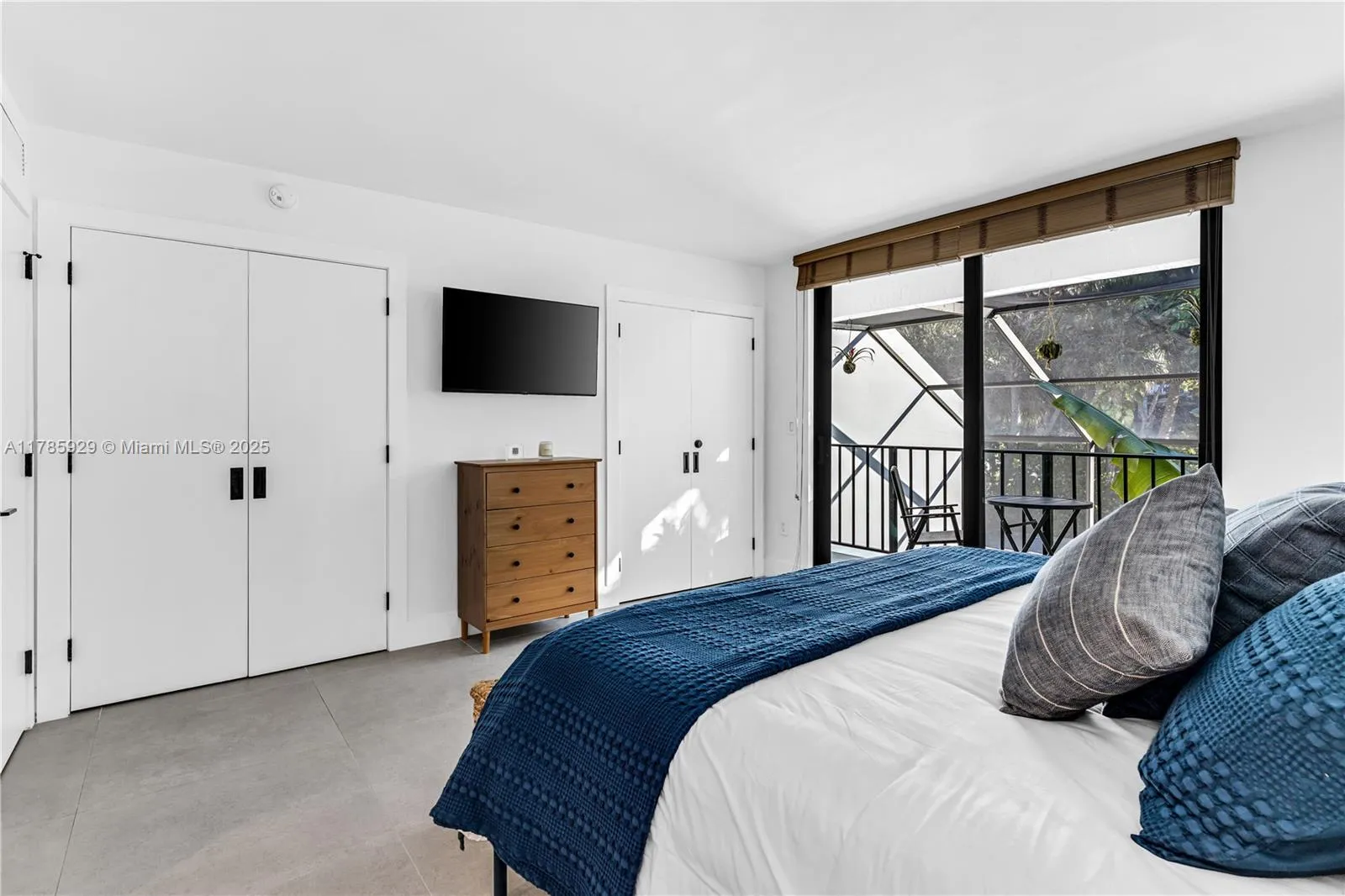 Key Biscayne, Florida 33149, United States, 2 Bedrooms Bedrooms, ,3 BathroomsBathrooms,Residential,Pending,111277