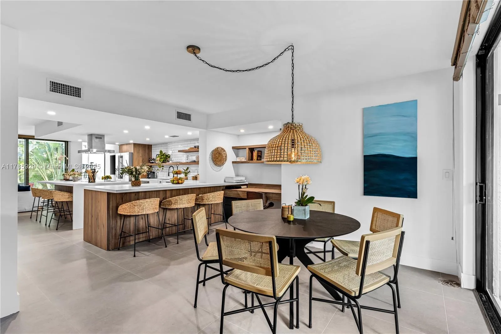 Key Biscayne, Florida 33149, United States, 2 Bedrooms Bedrooms, ,3 BathroomsBathrooms,Residential,Pending,111277