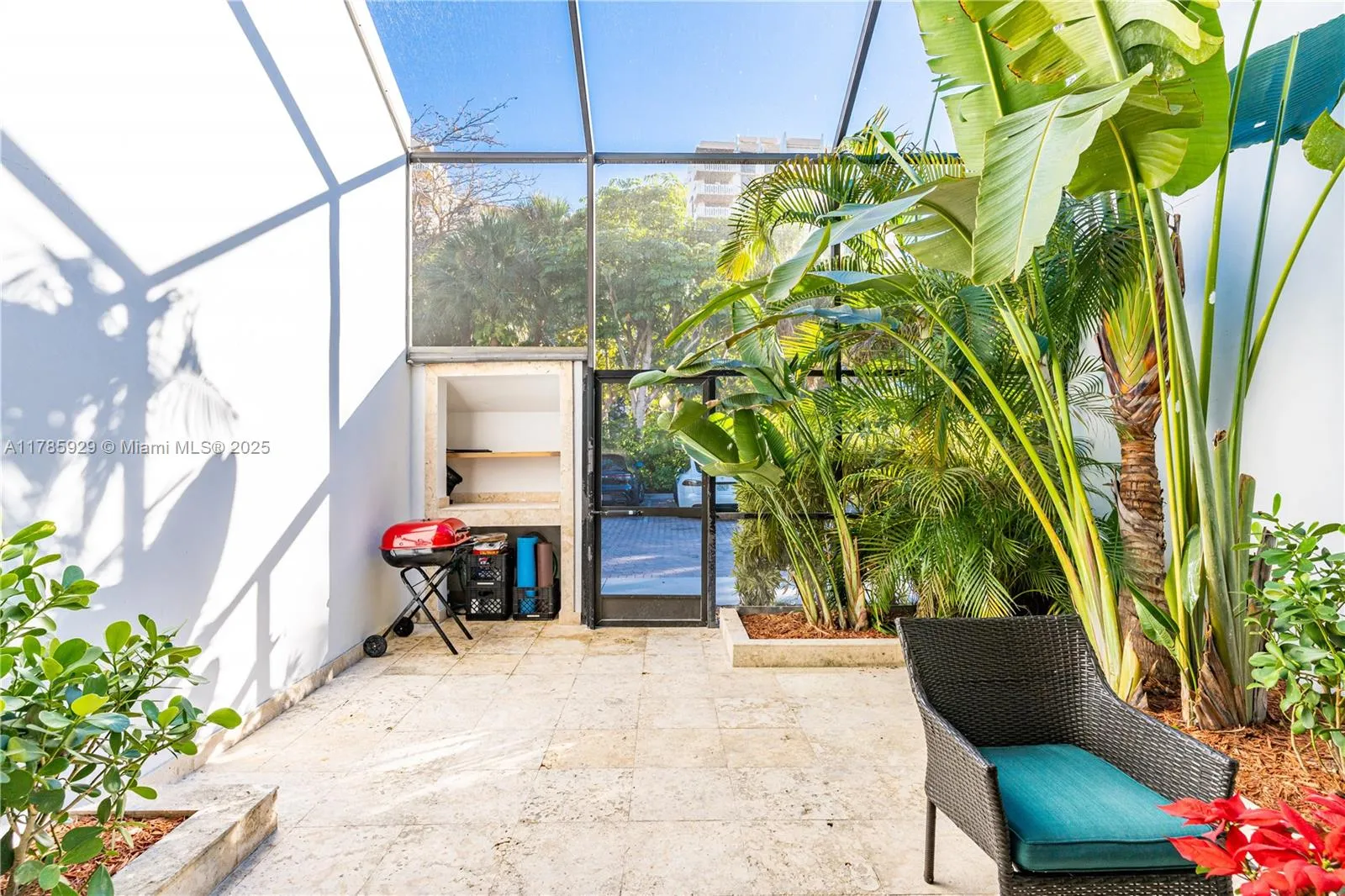 Key Biscayne, Florida 33149, United States, 2 Bedrooms Bedrooms, ,3 BathroomsBathrooms,Residential,Pending,111277