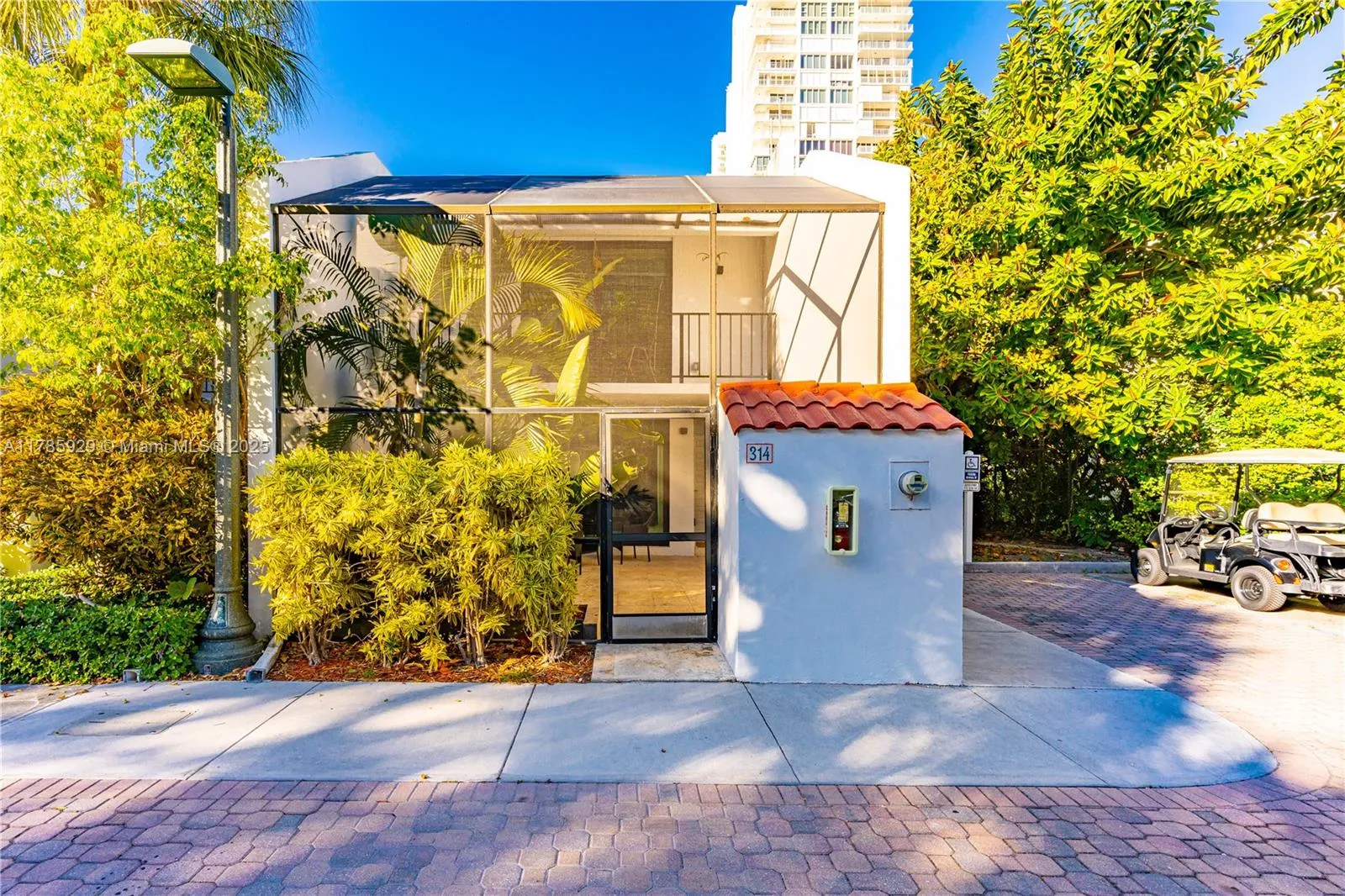 Key Biscayne, Florida 33149, United States, 2 Bedrooms Bedrooms, ,3 BathroomsBathrooms,Residential,Pending,111277