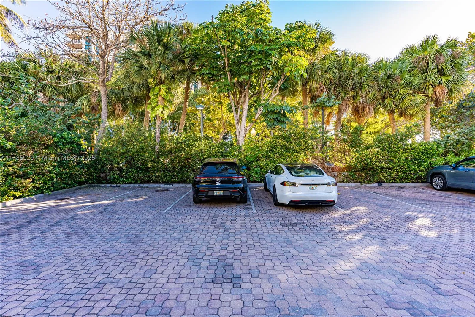 Key Biscayne, Florida 33149, United States, 2 Bedrooms Bedrooms, ,3 BathroomsBathrooms,Residential,Pending,111277