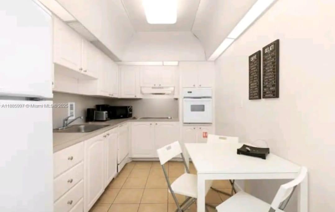 TIDES ON HOLLYWOOD BEACH - Residential Lease
