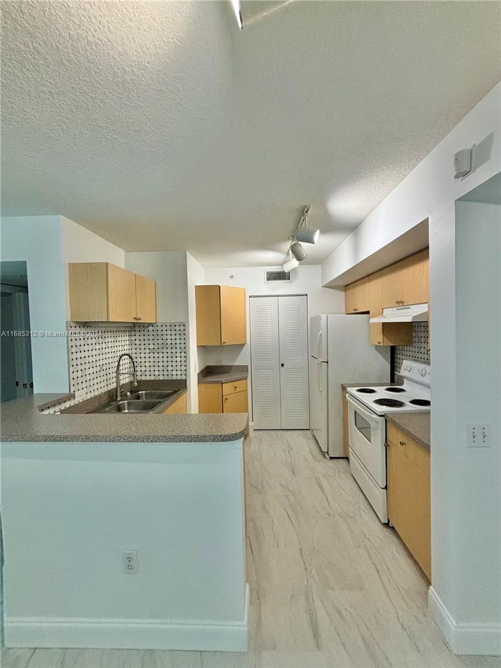 Photo of Boynton Beach, FL 33435 (MLS # A11685312)