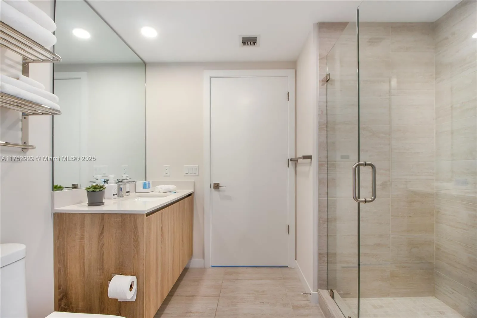 Miami, Florida 33137, United States, 1 Bedroom Bedrooms, ,1 BathroomBathrooms,Residential,Active,77727