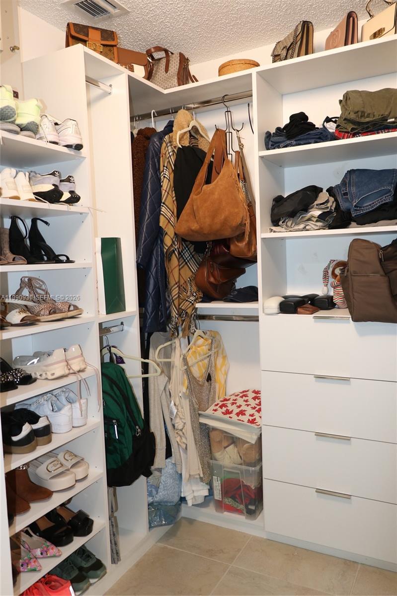 WOODS LAKE - Residential