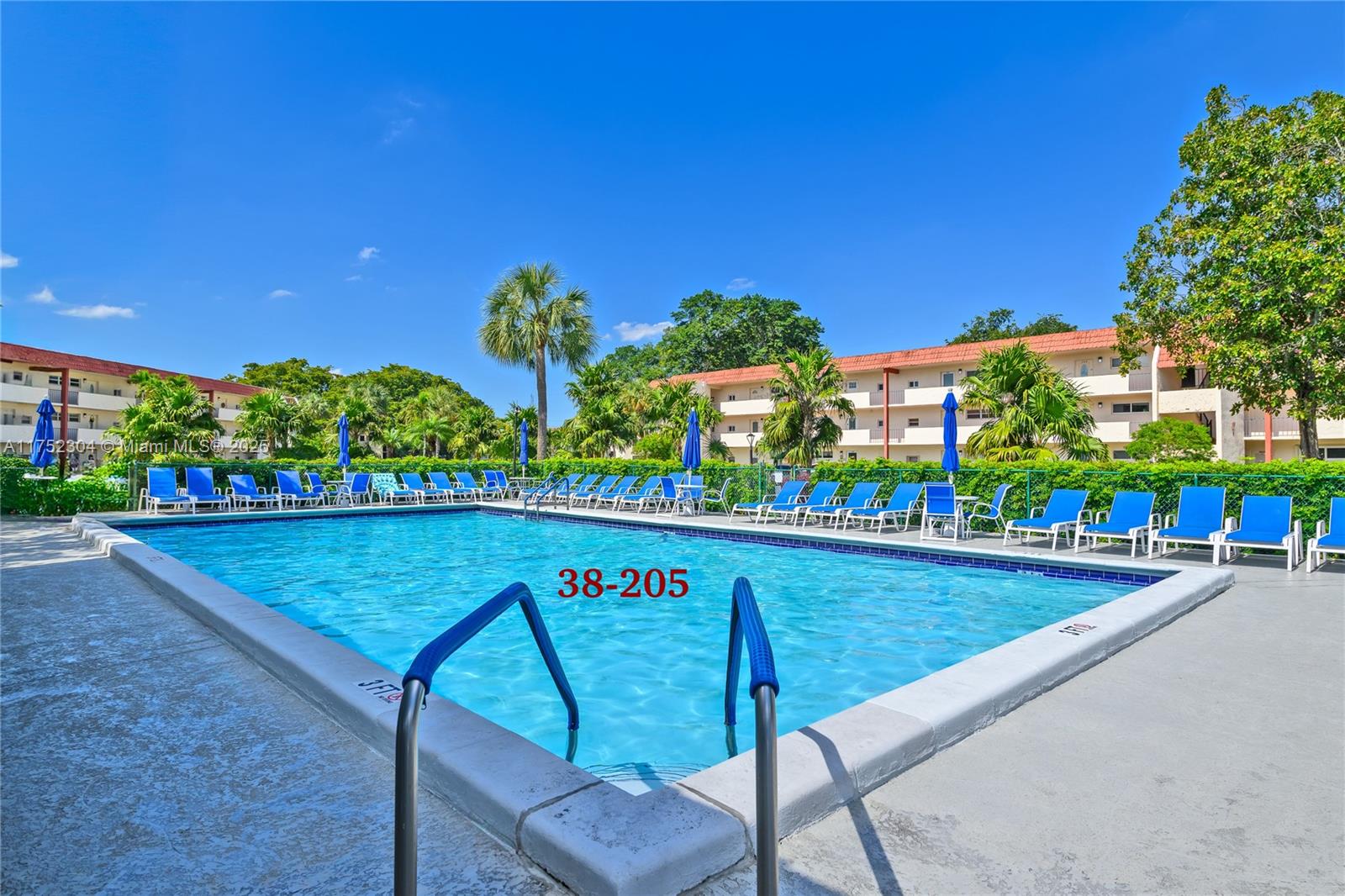 HOLLYBROOK GOLF - Residential