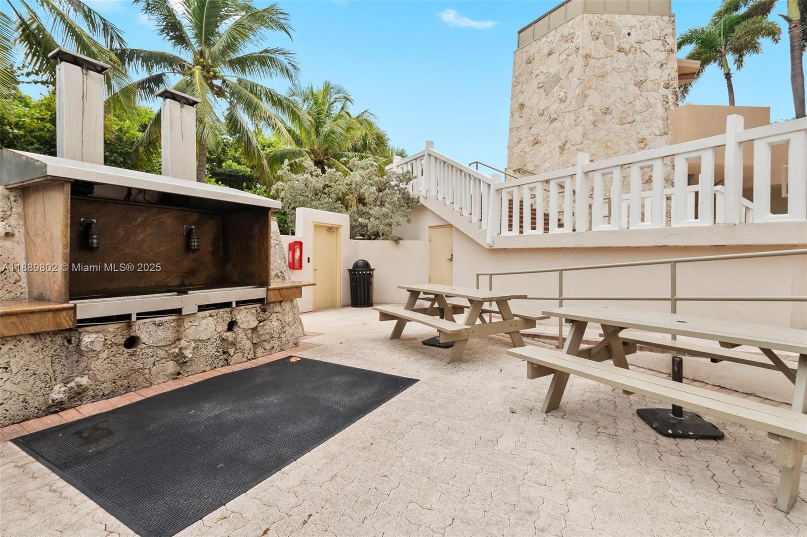 TOWERS OF KEY BISCAYNE CO - Residential Lease