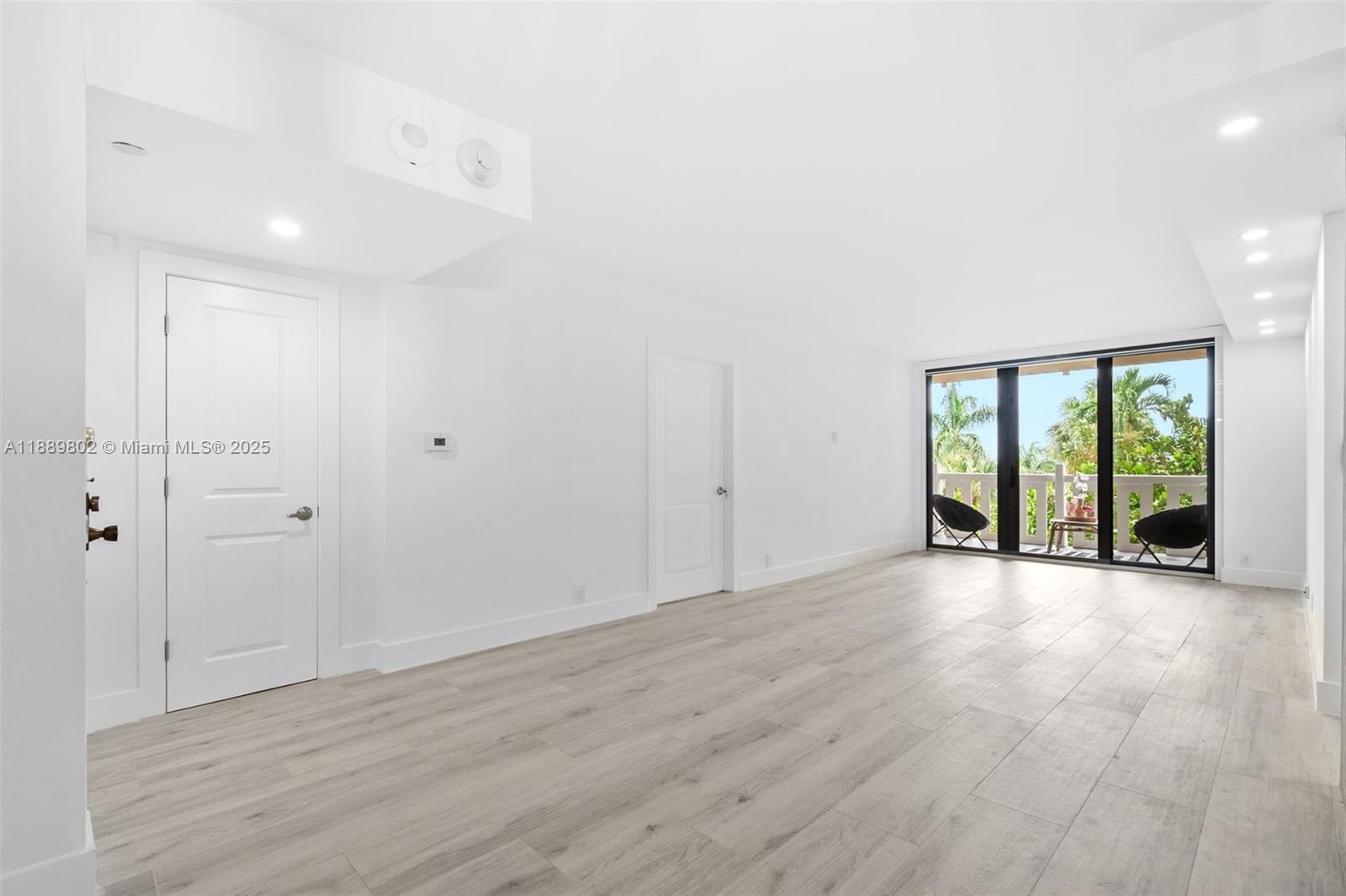 TOWERS OF KEY BISCAYNE CO - Residential Lease