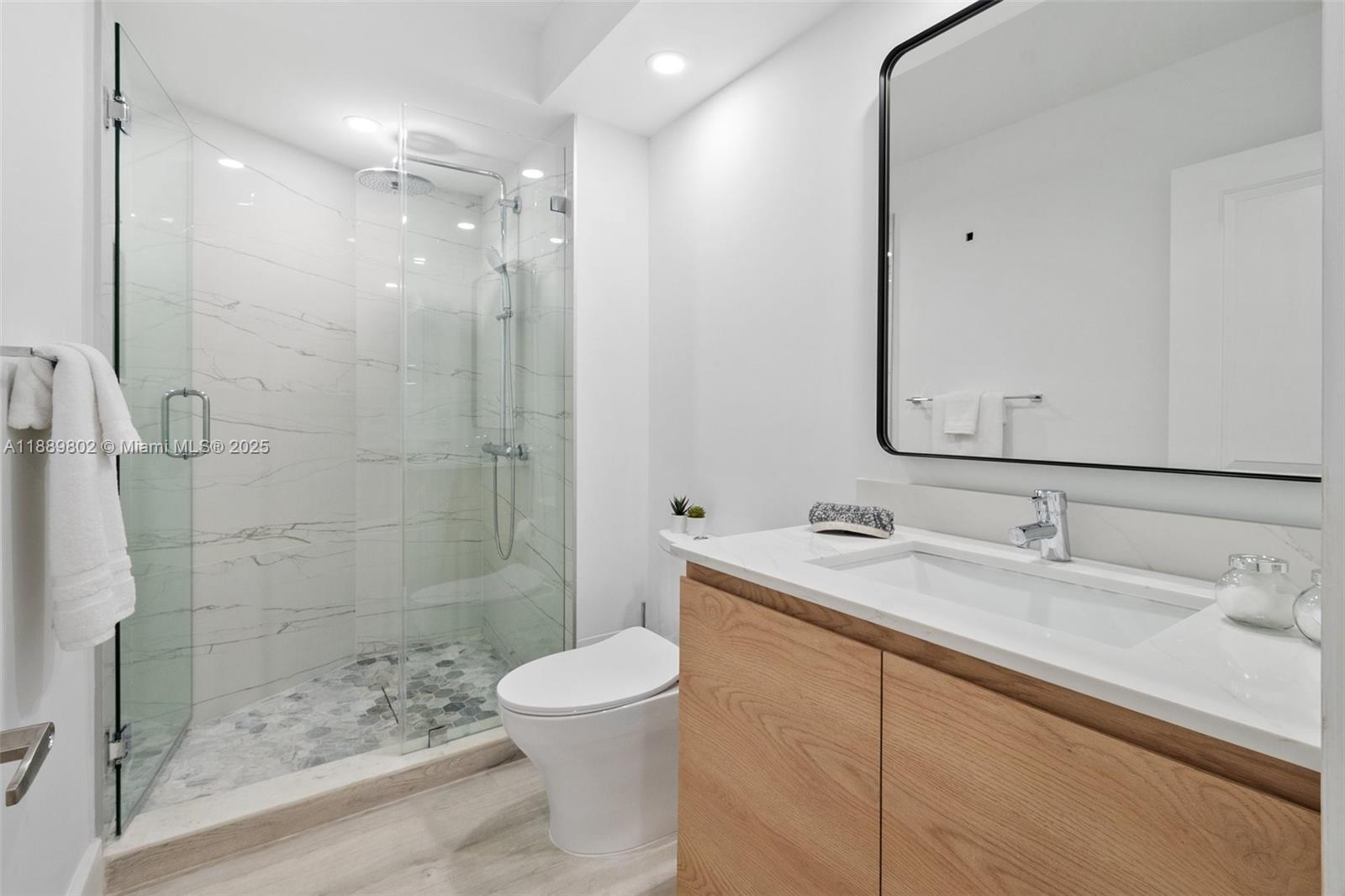 TOWERS OF KEY BISCAYNE CO - Residential Lease
