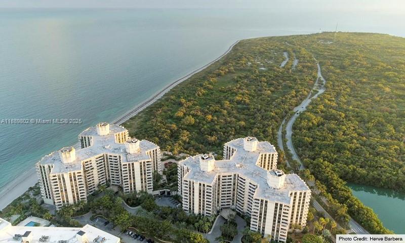 TOWERS OF KEY BISCAYNE CO - Residential Lease
