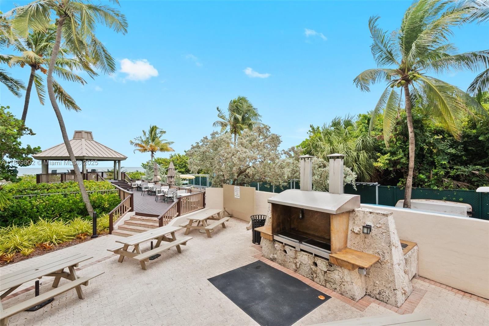 TOWERS OF KEY BISCAYNE CO - Residential Lease