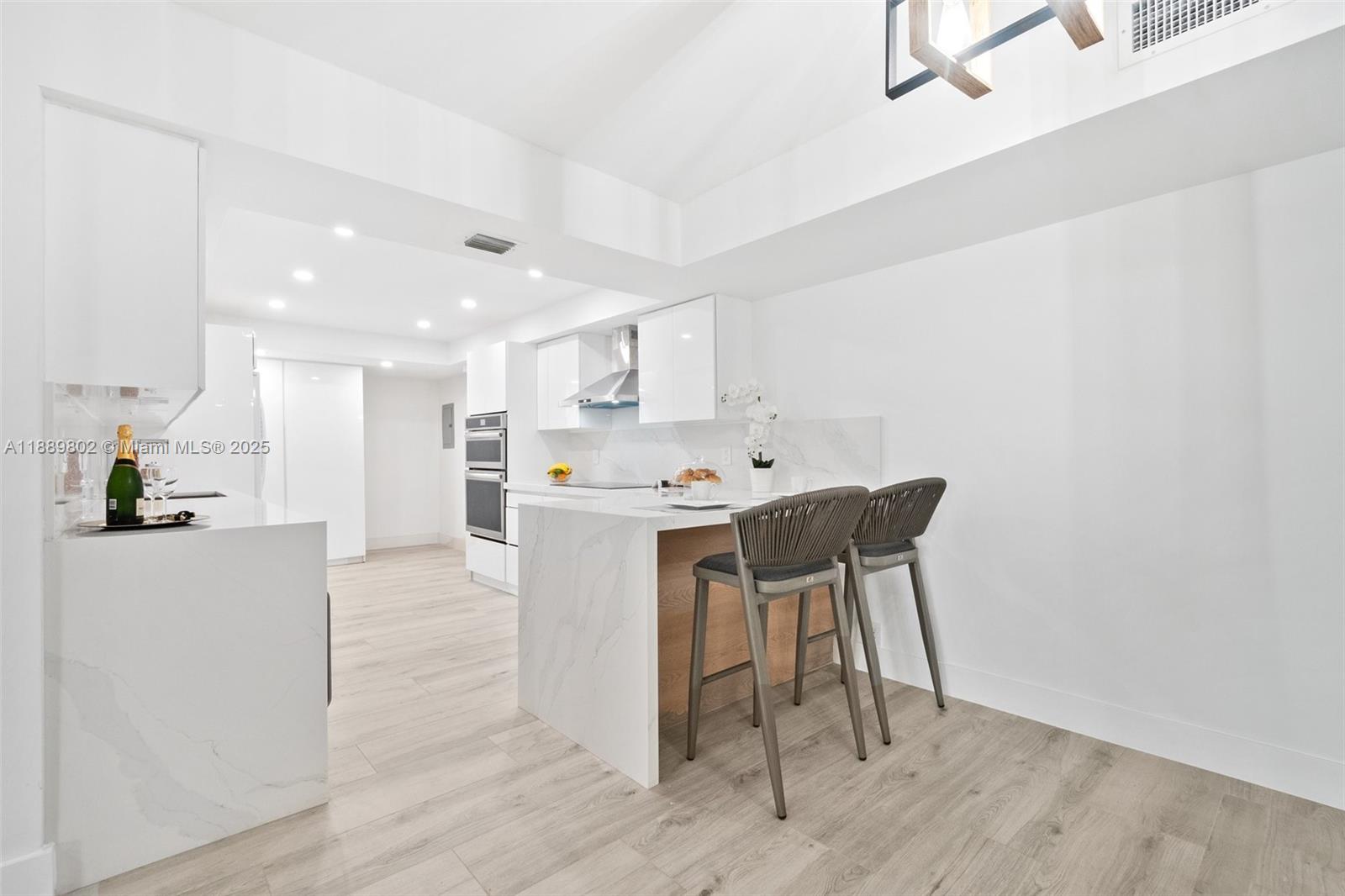 TOWERS OF KEY BISCAYNE CO - Residential Lease