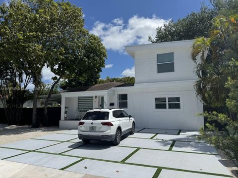 Single Family Residence in North Miami FL 1000 134th St St.jpg
