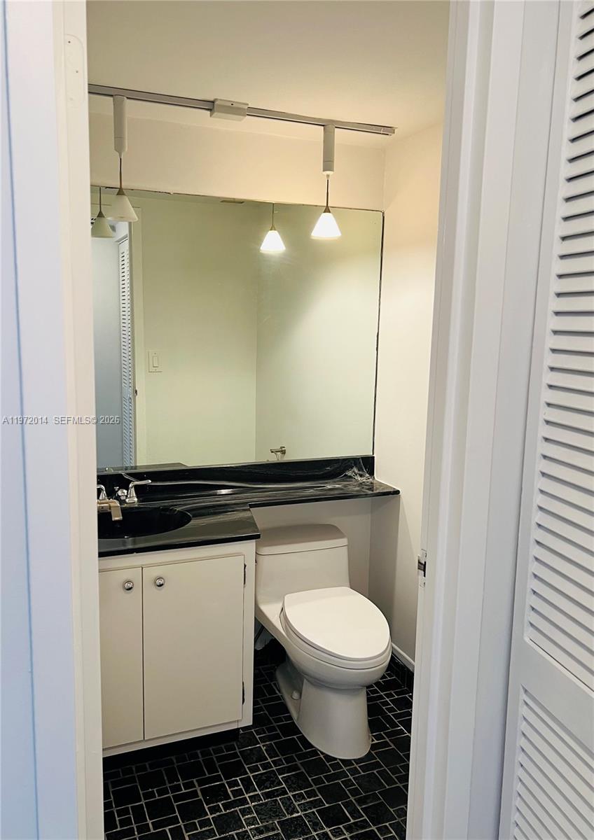 BRICKELL BAY CLUB CONDO - Residential Lease