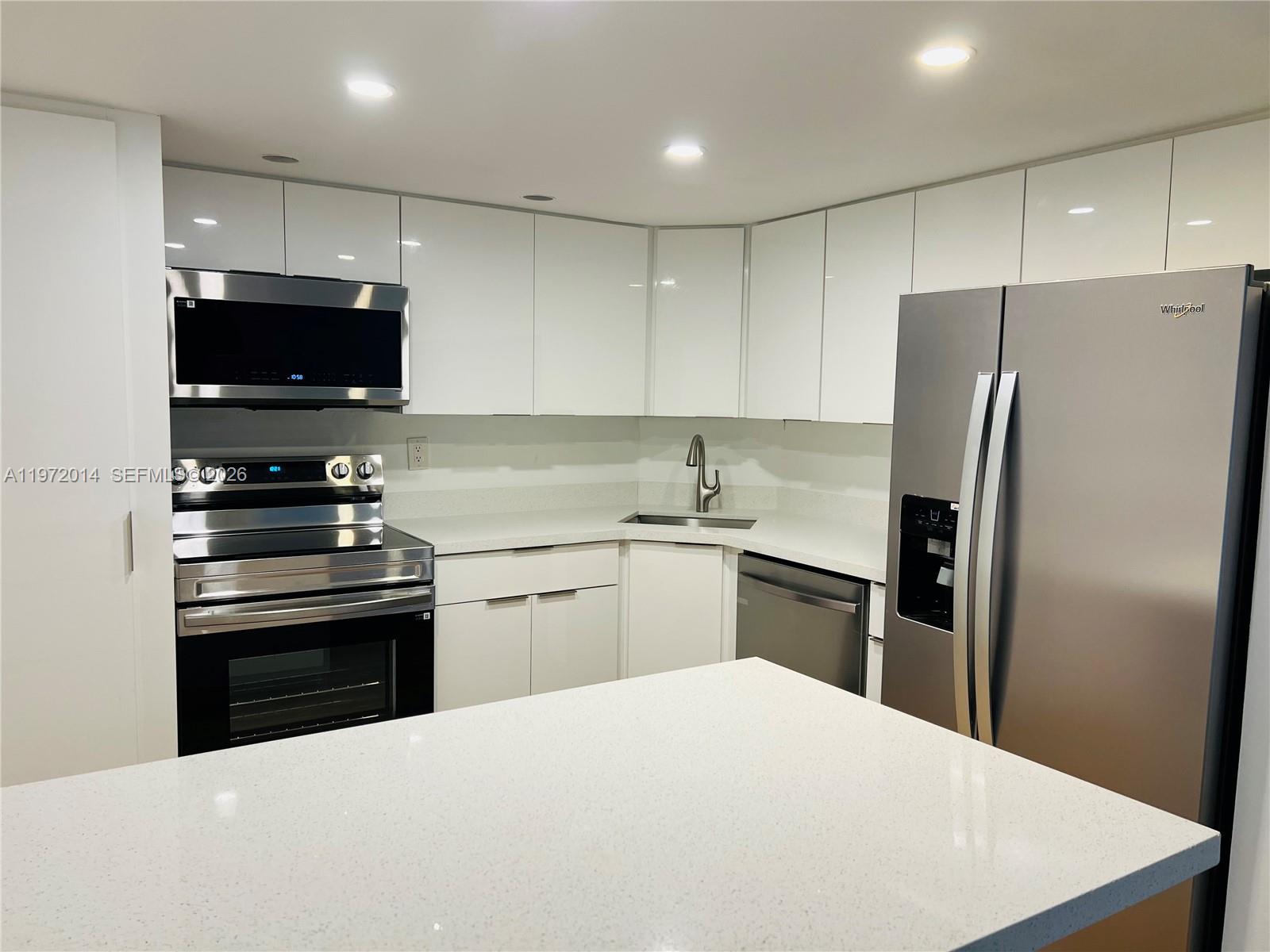 BRICKELL BAY CLUB CONDO - Residential Lease