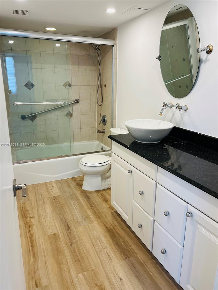 BRICKELL BAY CLUB CONDO - Residential Lease