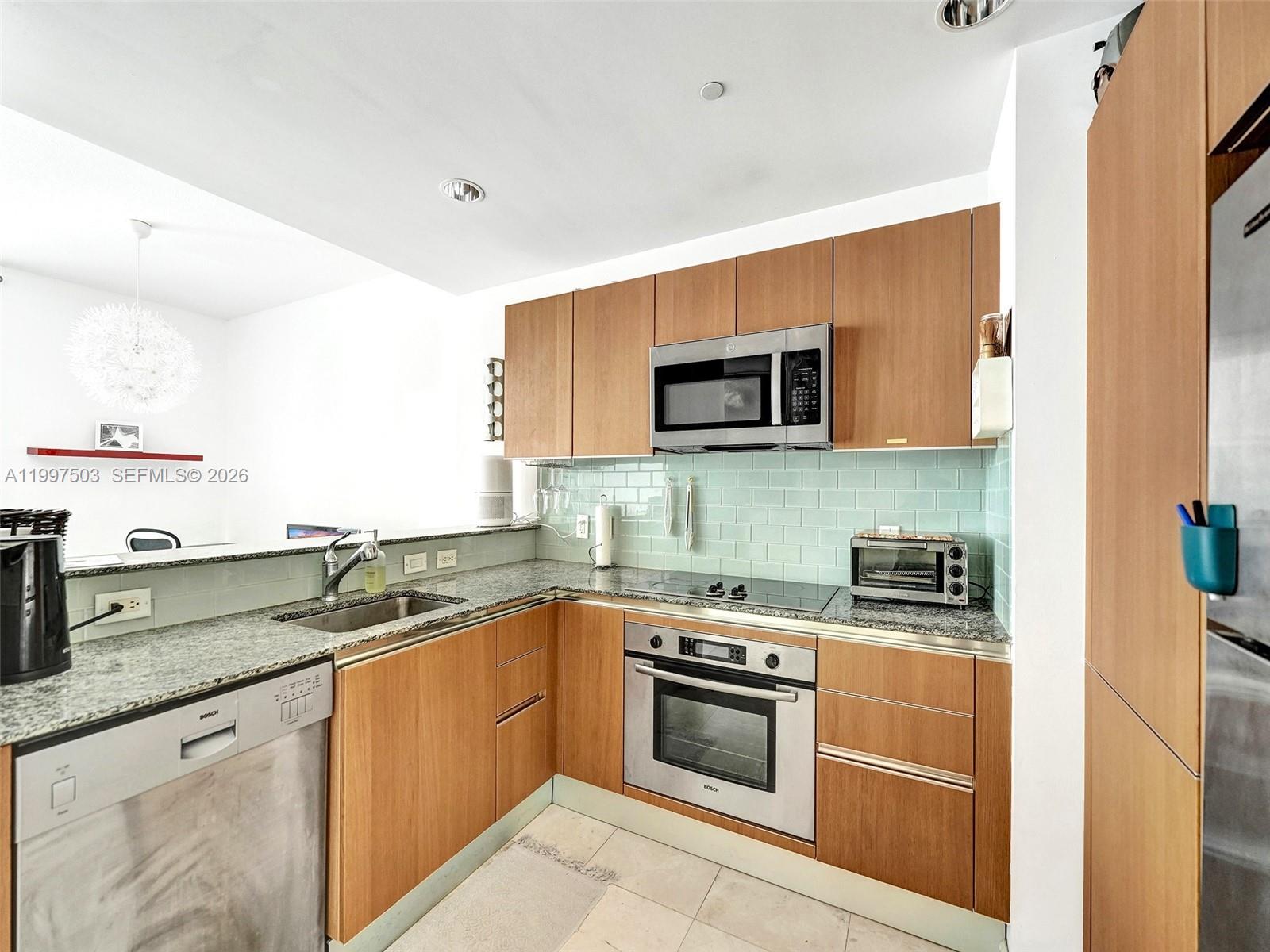 1050 Brickell Ave 2722