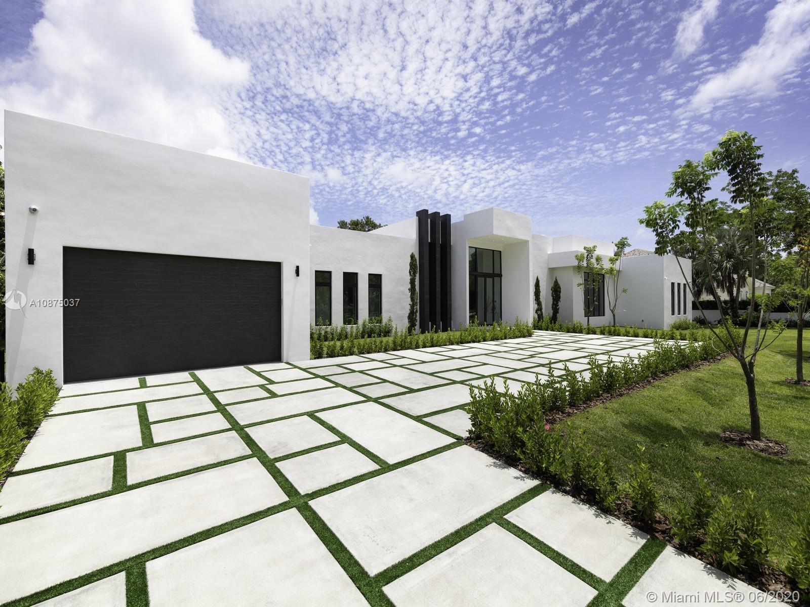 TOWN & RANCH ESTS - Residential