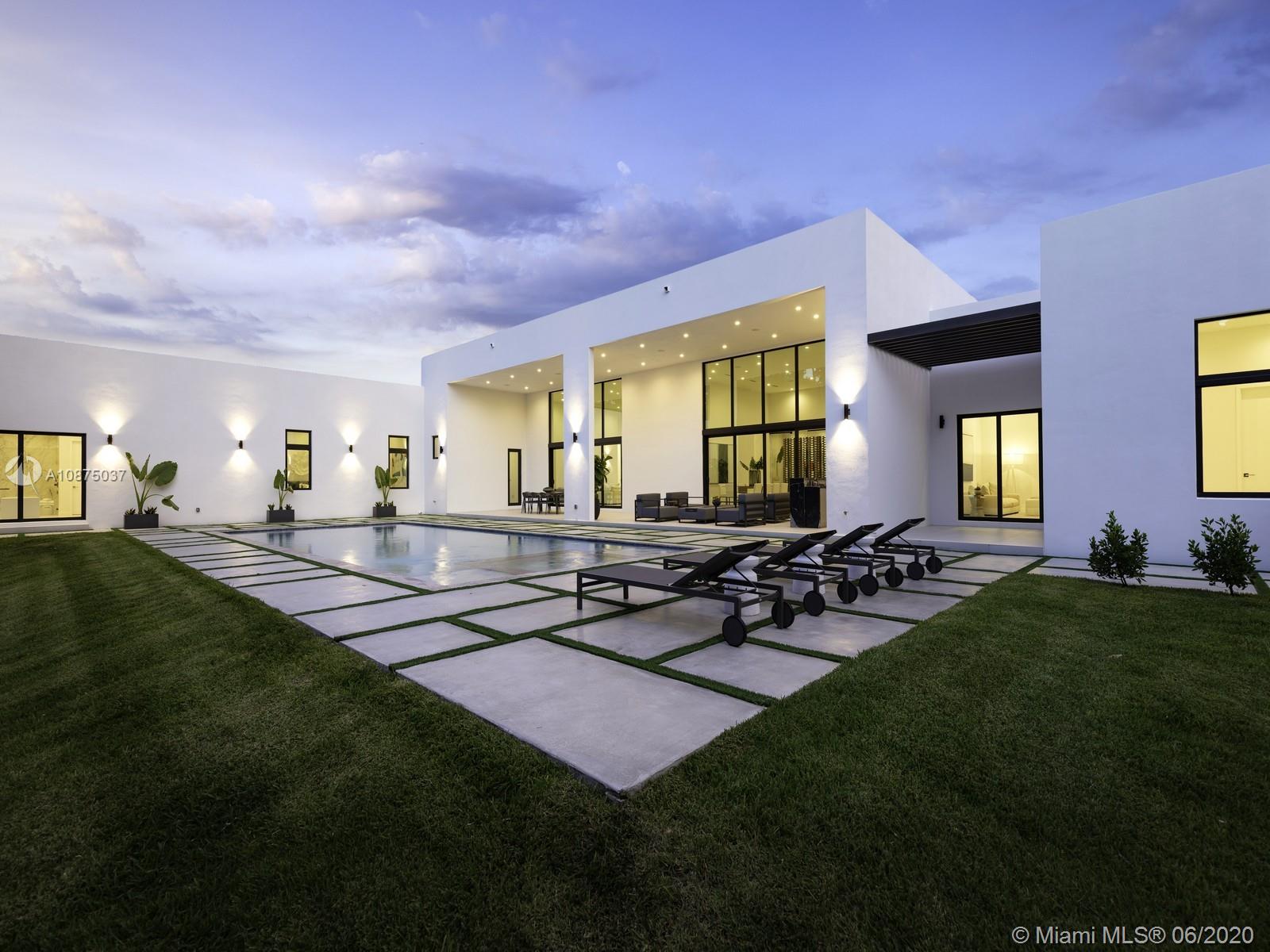 TOWN & RANCH ESTS - Residential