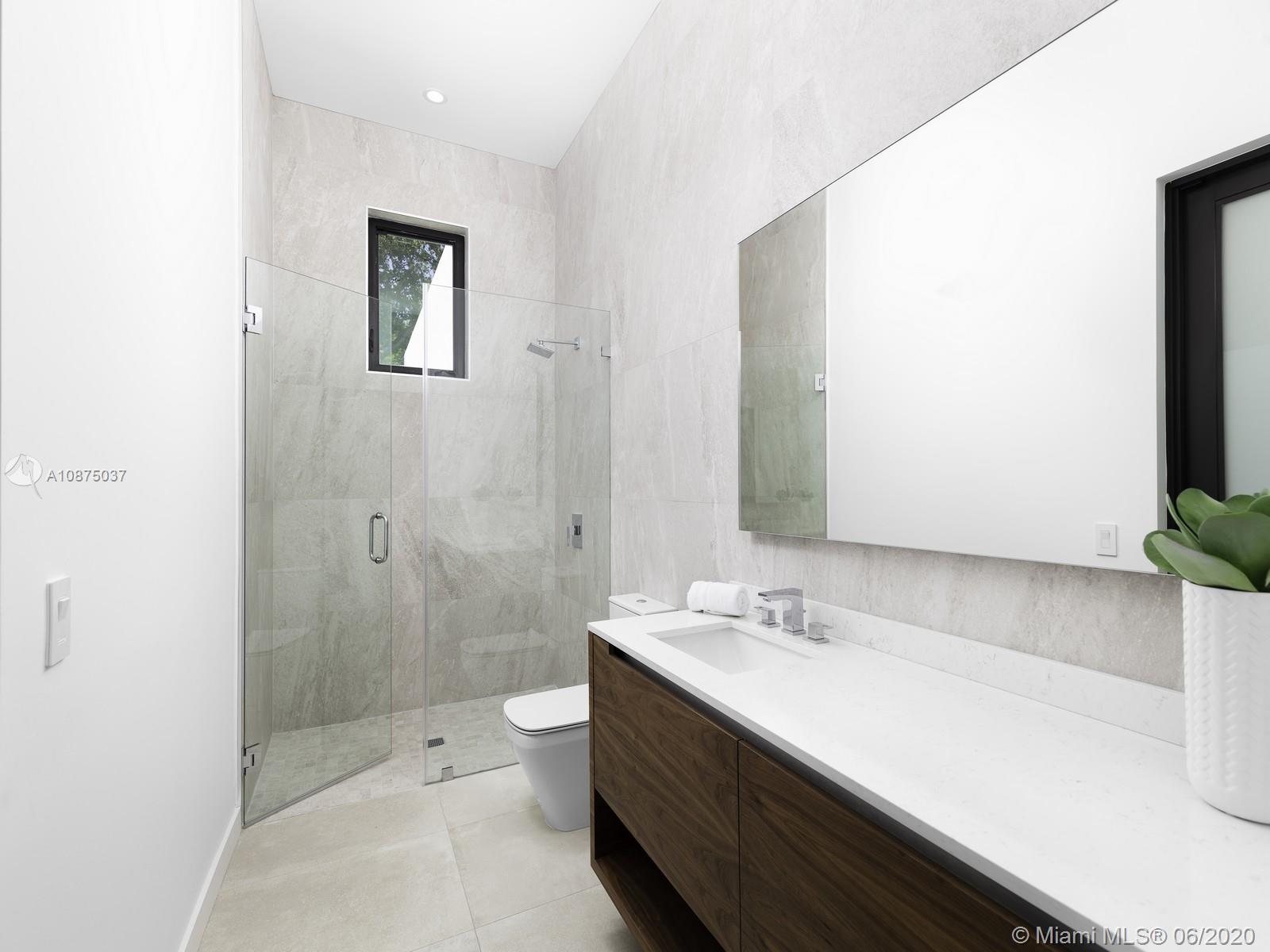 TOWN & RANCH ESTS - Residential