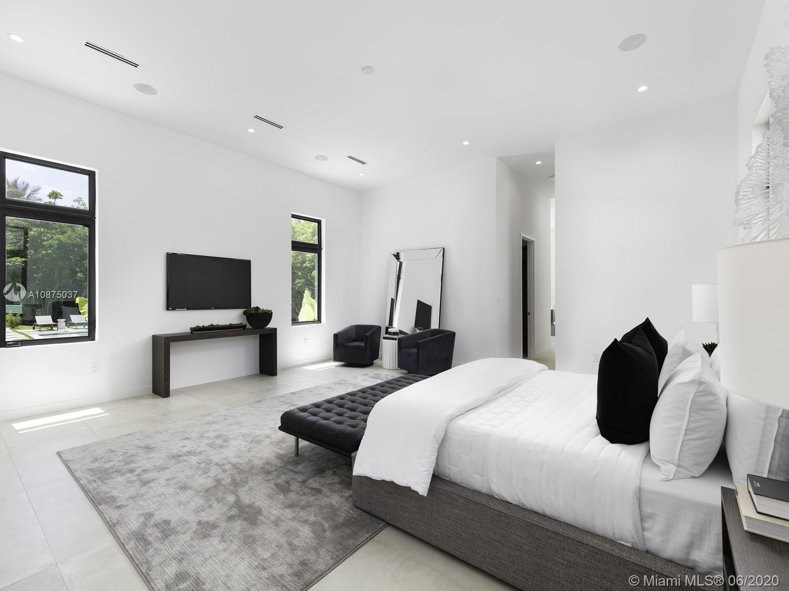 TOWN & RANCH ESTS - Residential